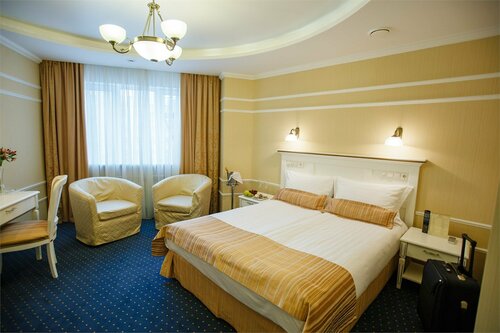 Стандартный номер c кроватью QUEEN SIZE и балконом в Дегас
