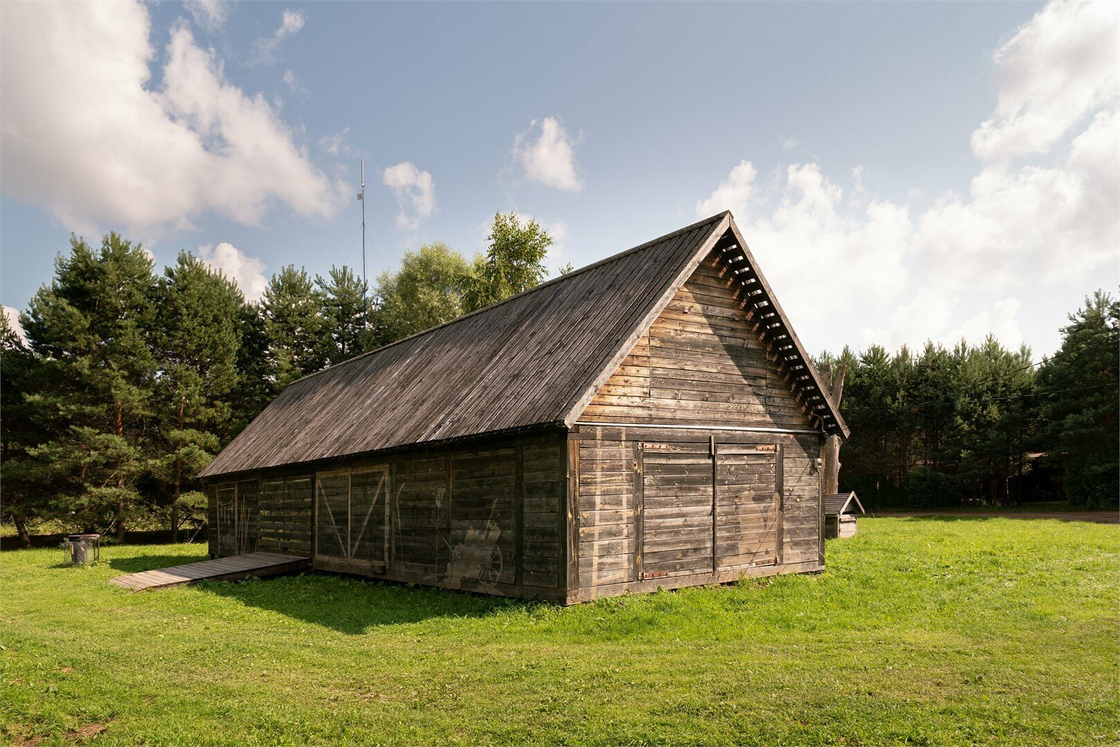 арт-дом  «Сарай Сараев».  Авторы АБ  «Manipulazio ne internazionale» и арт-группа «Mississippi »