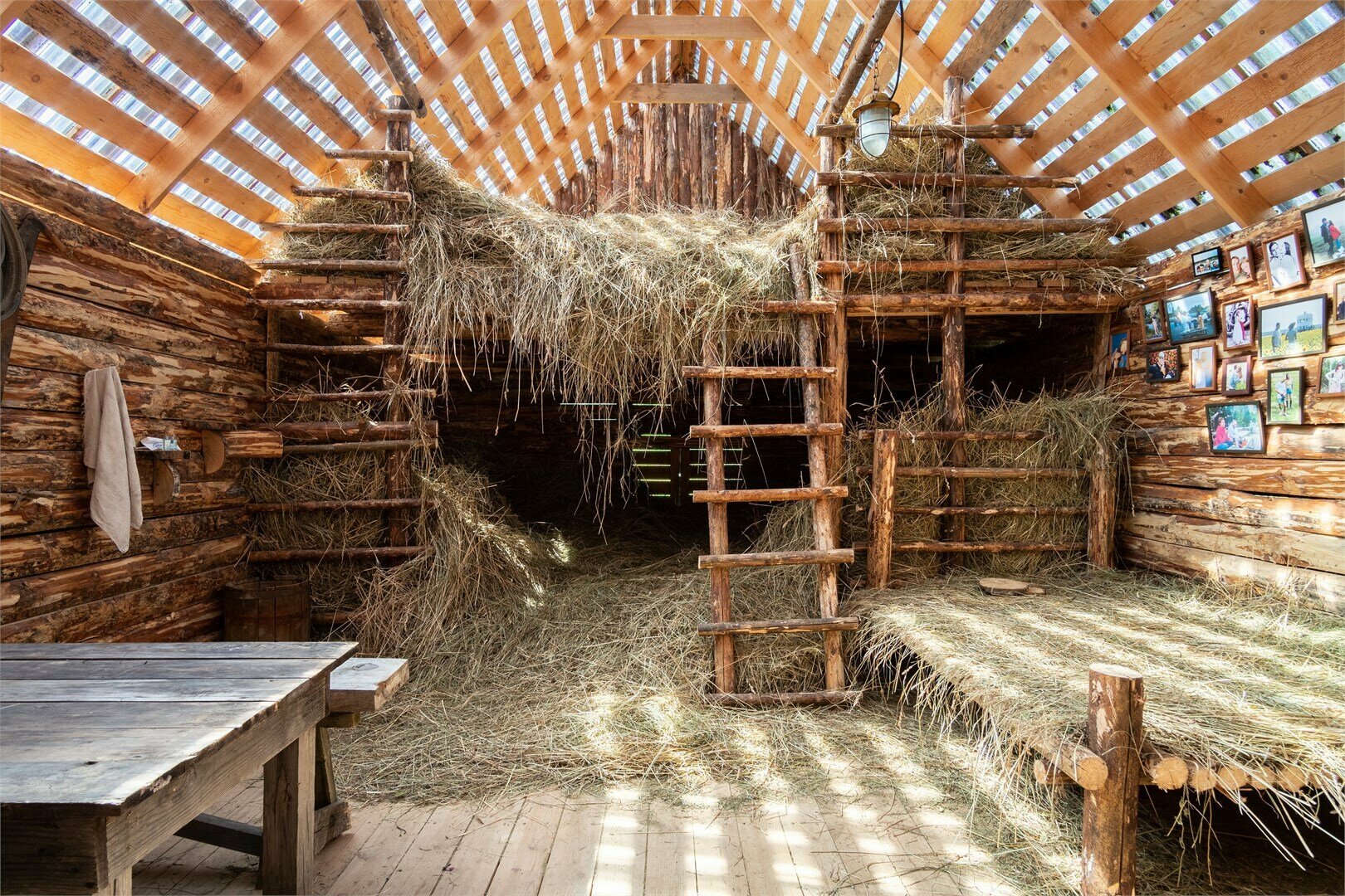 арт-дом  «Сарай Сараев».  Авторы АБ  «Manipulazio ne internazionale» и арт-группа «Mississippi »