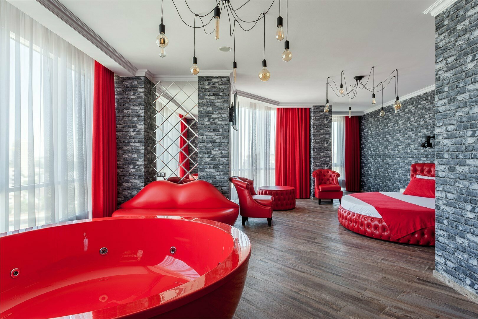 Люкс с джакузи (красный)
