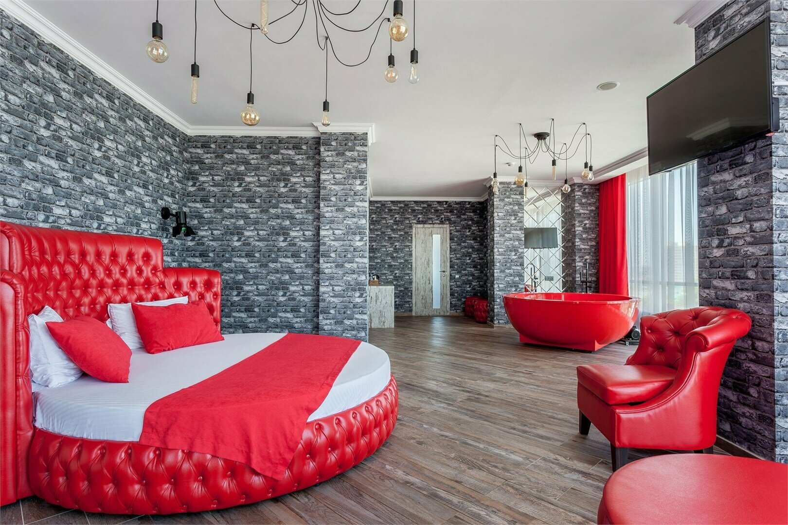 Люкс с джакузи (красный)