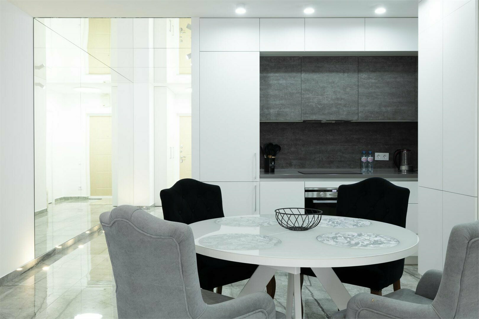 Двухкомнатные апартаменты с балконом и видом на море