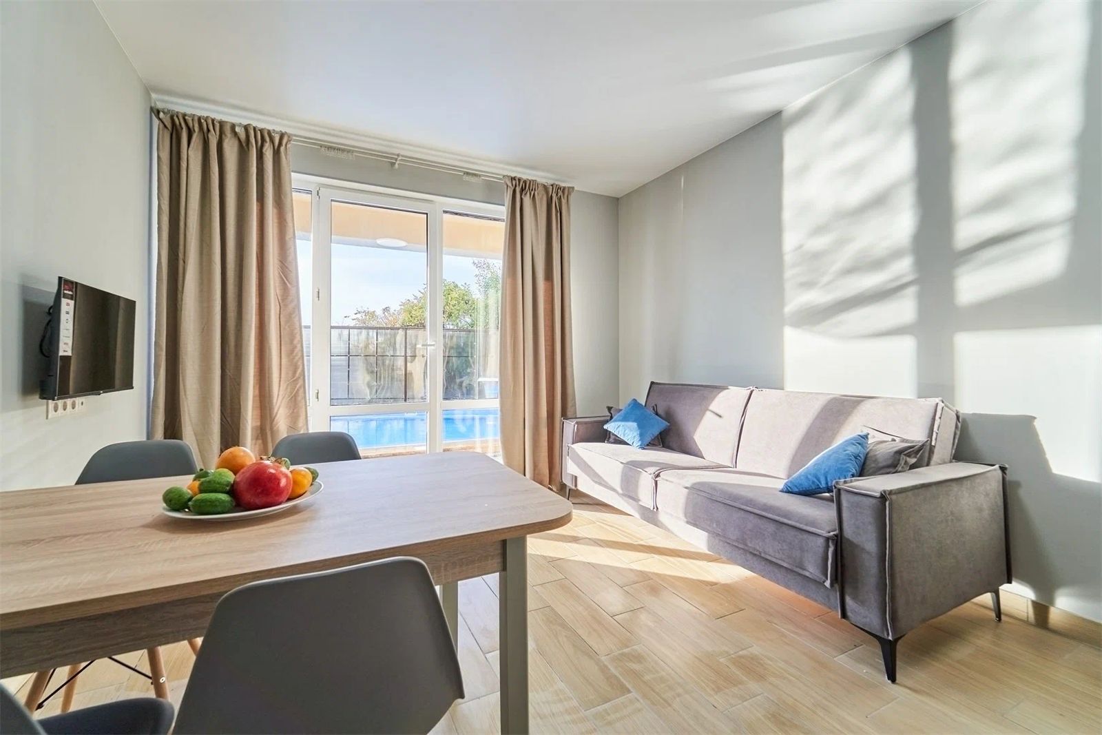 Апартаменты с видом на бассейн