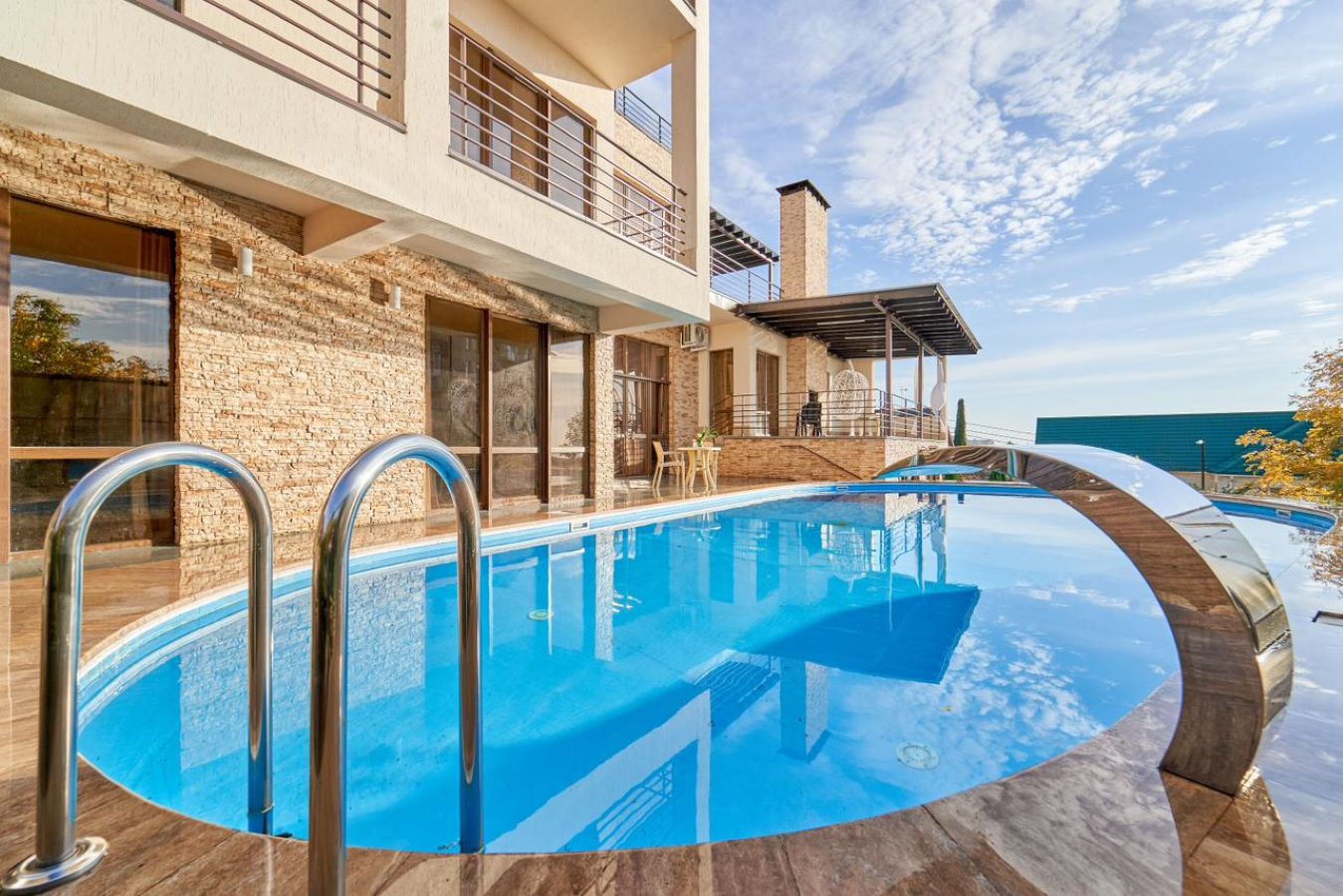 Апартаменты с видом на бассейн