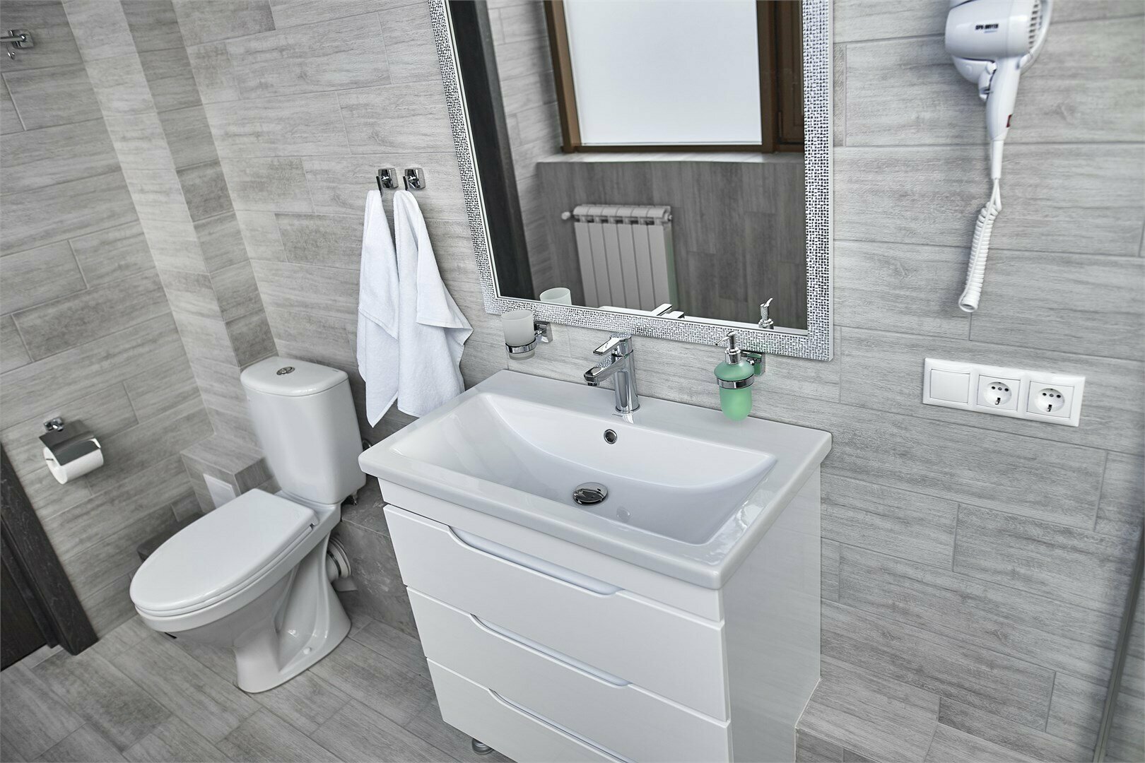 Номер с двумя двуспальными кроватями (3)