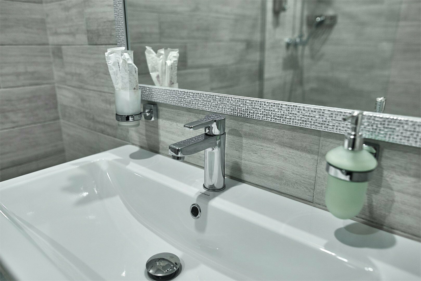 Стандартный трехместный номер (2)