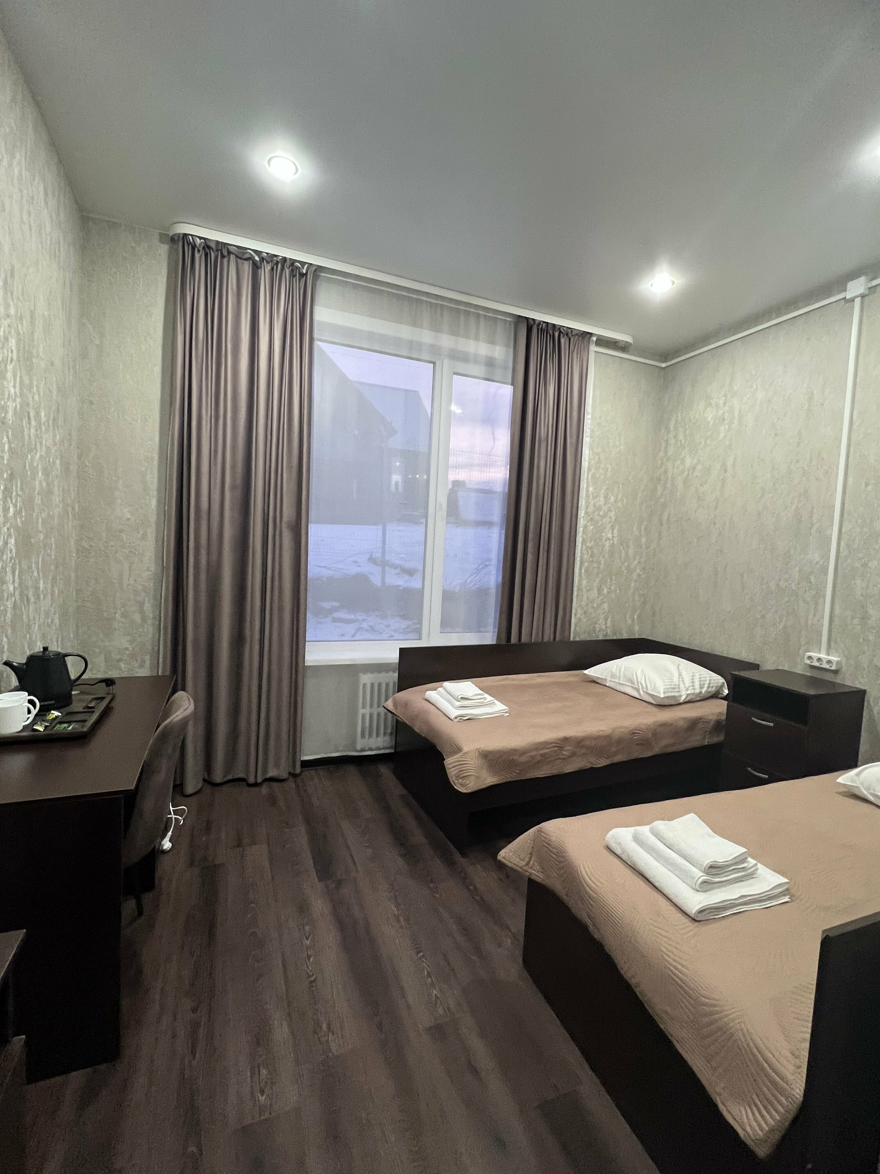 Двухместный номер с 2 отдельными кроватями и окном