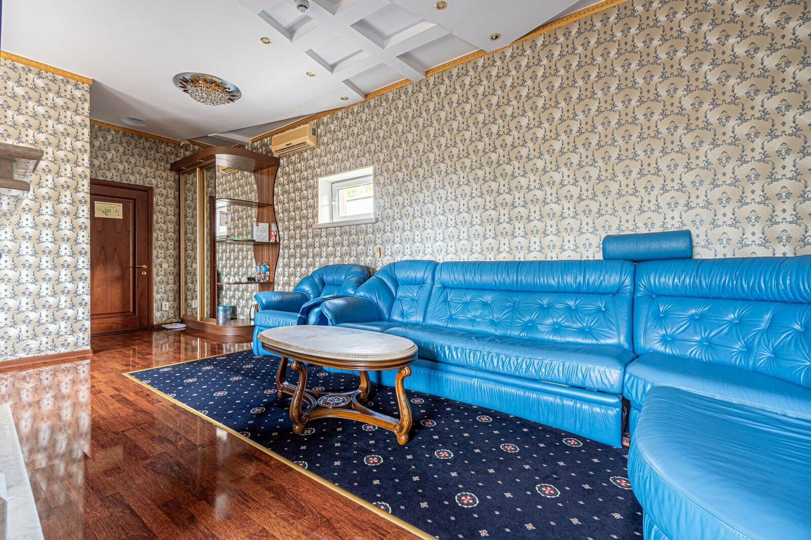 "Люкс" 106 с балконом и камином