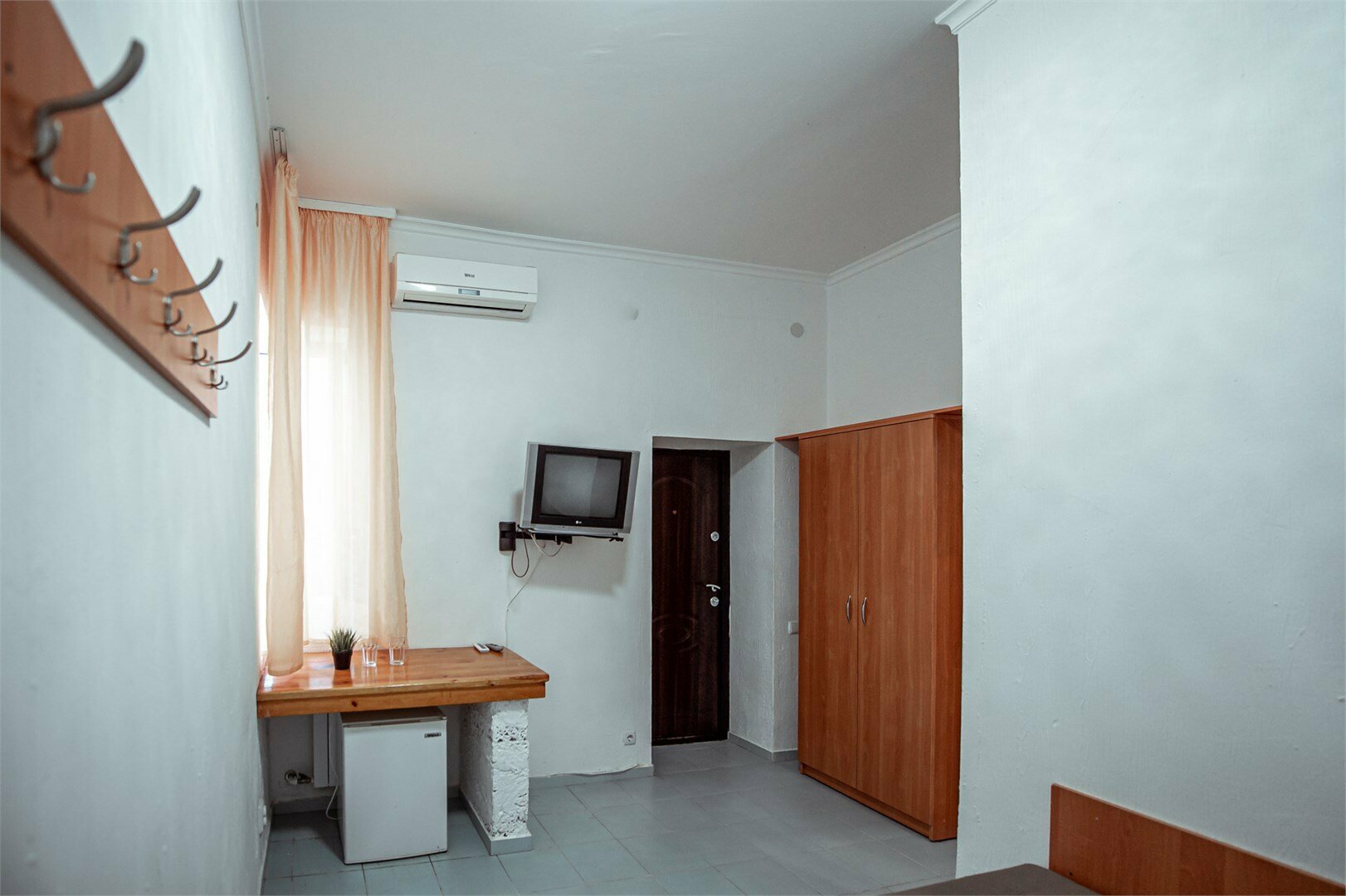 Двухместный номер с одной кроватью и видом на залив (озеро) 1эт *