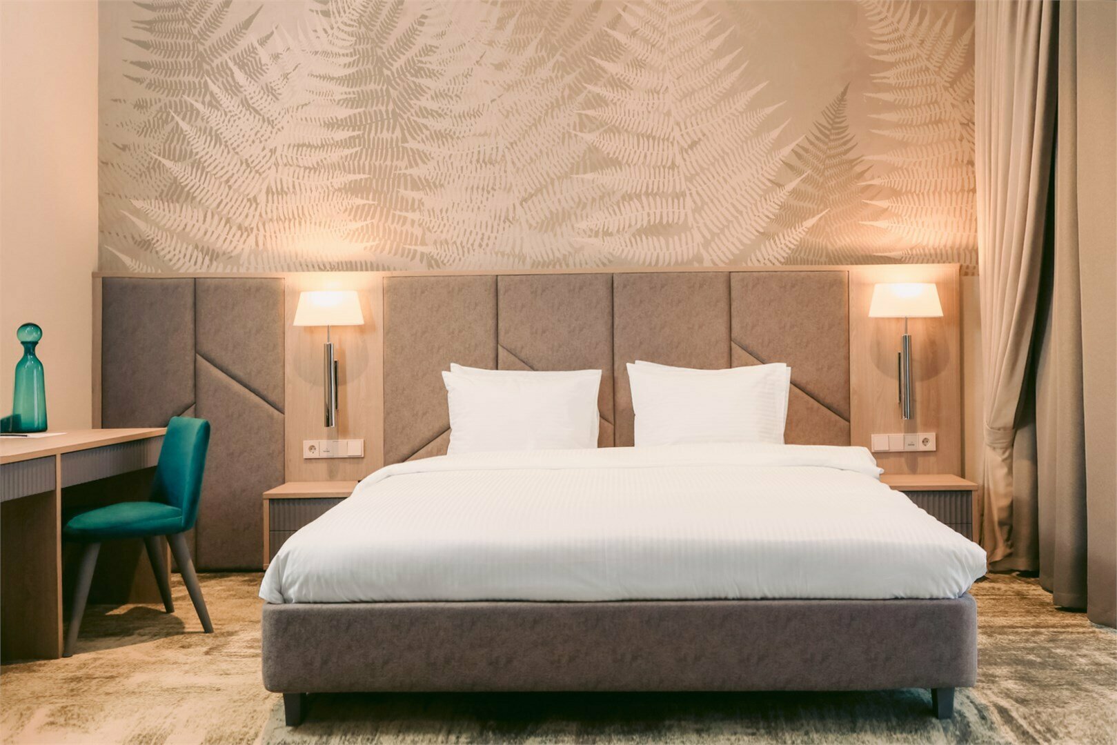 Люкс с кроватью размера «king-size» и балконом