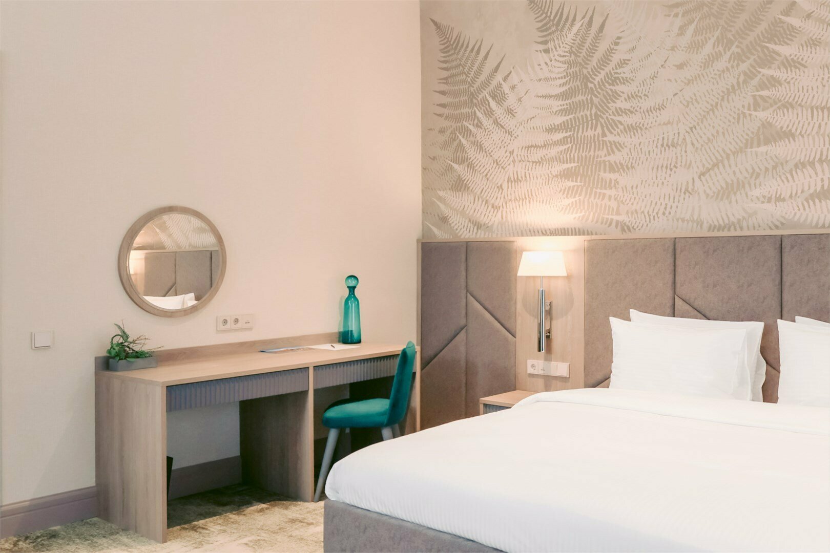 Люкс с кроватью размера «king-size» и балконом