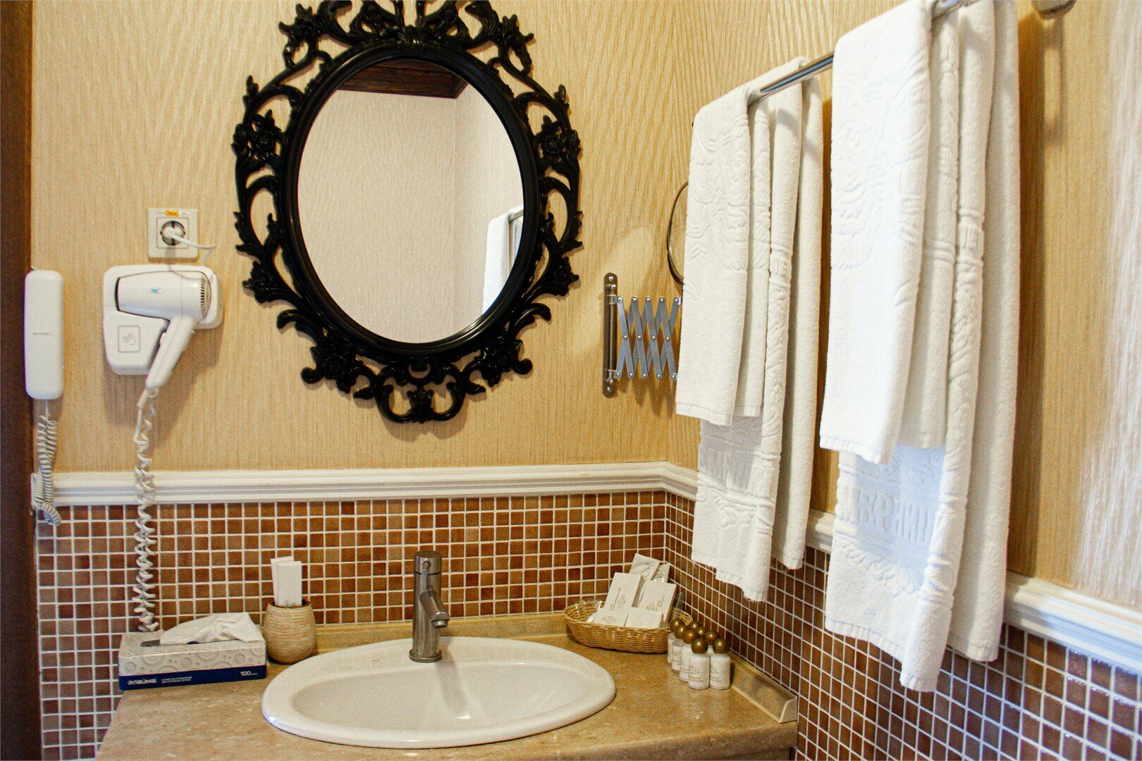 Джуниор Сюит "Комфорт"  (совместная кровать, без балкона) 215