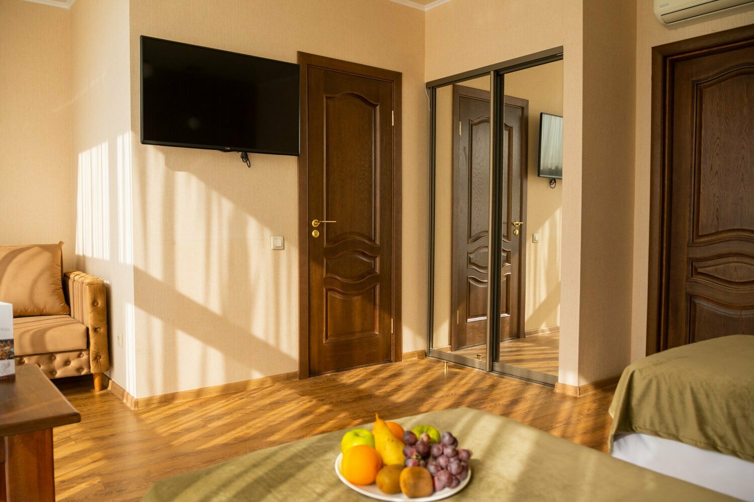 Стандарт "Комфорт"  (раздельные кровати, вид на бассейн) 301