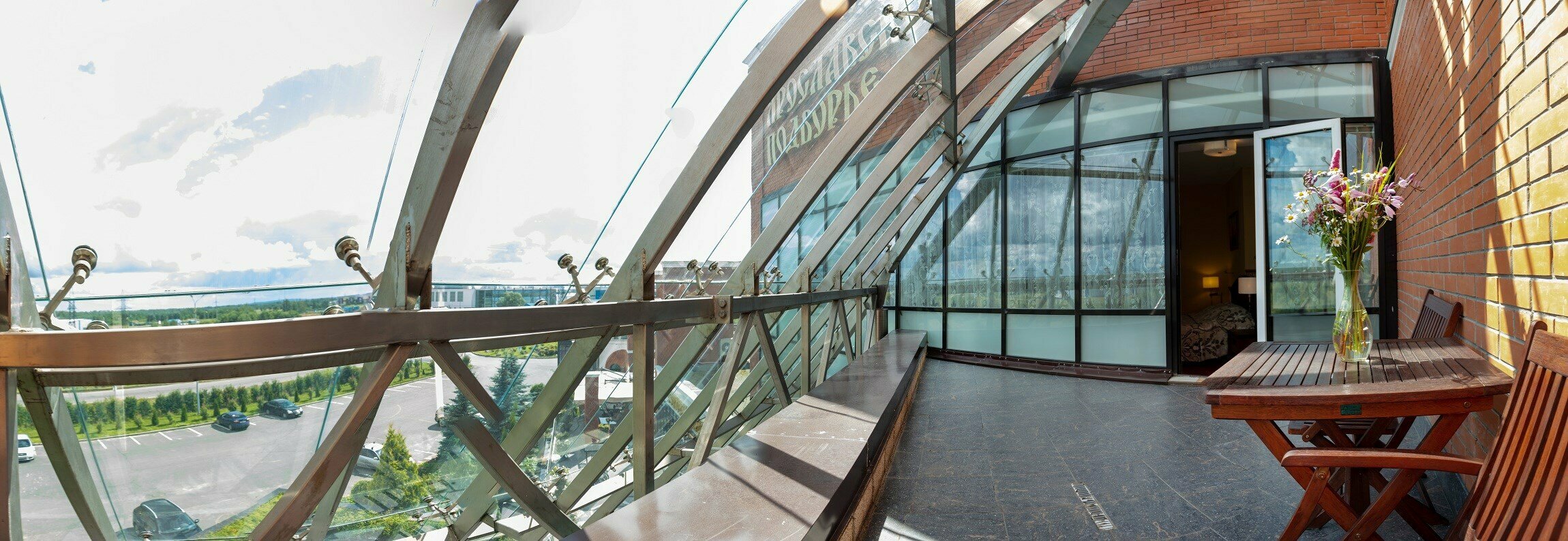 Улучшенный номер с кроватью размера «queen-size»