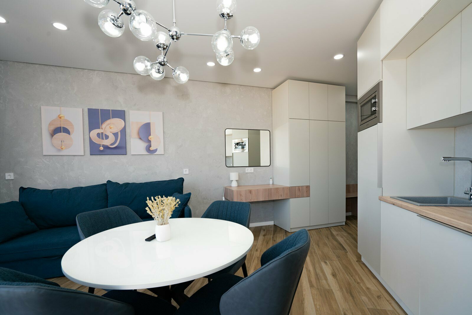 Апартаменты с отдельной спальней LS-LUX-SOFT BLUE небесных оттенков лета в Алуште - вид на море и горы с 10 этажа