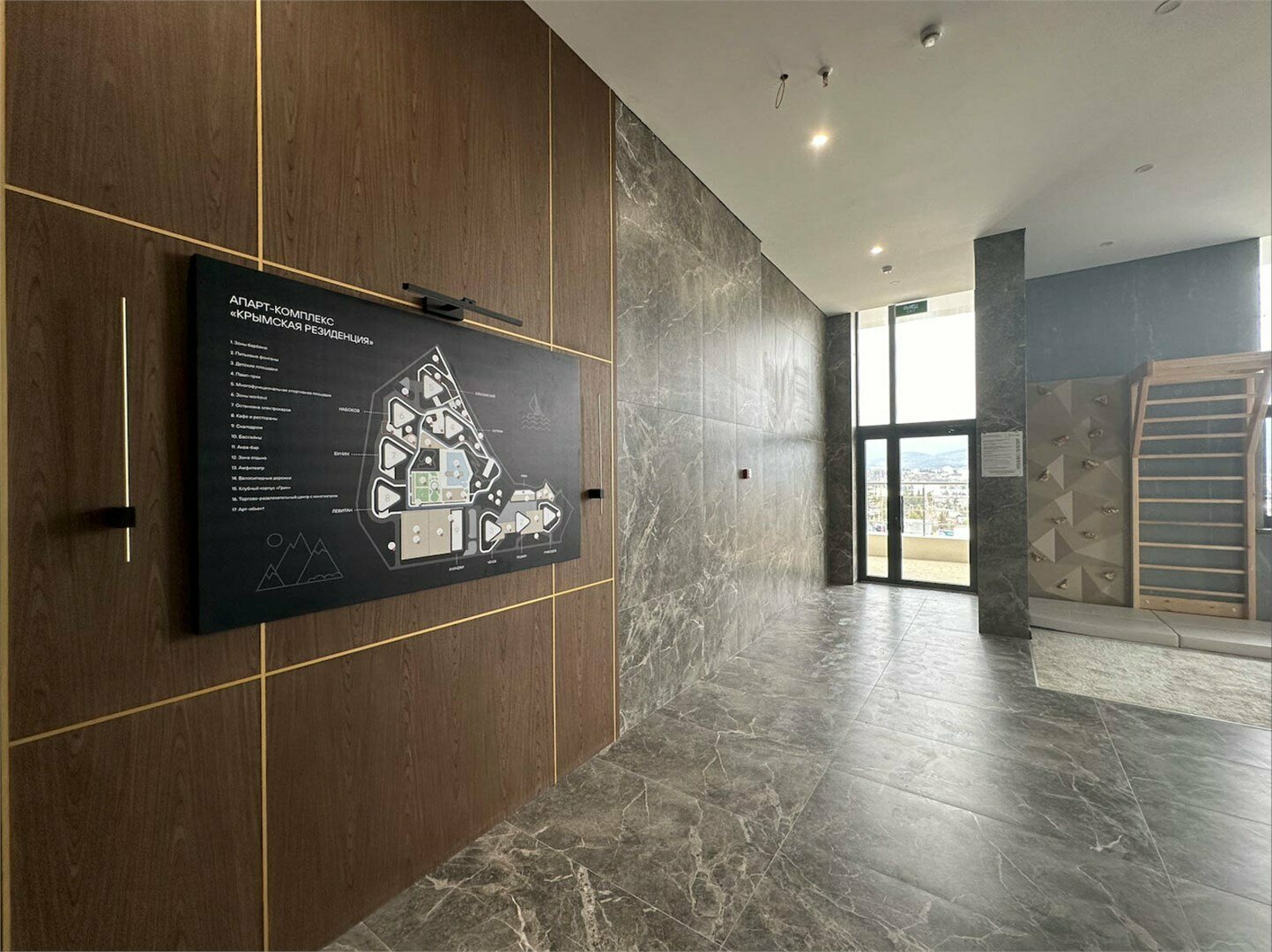 Дизайнерская студия LS-ECONOM STUDIO экономный отдых в Алуште - вид на горы с 7 этажа