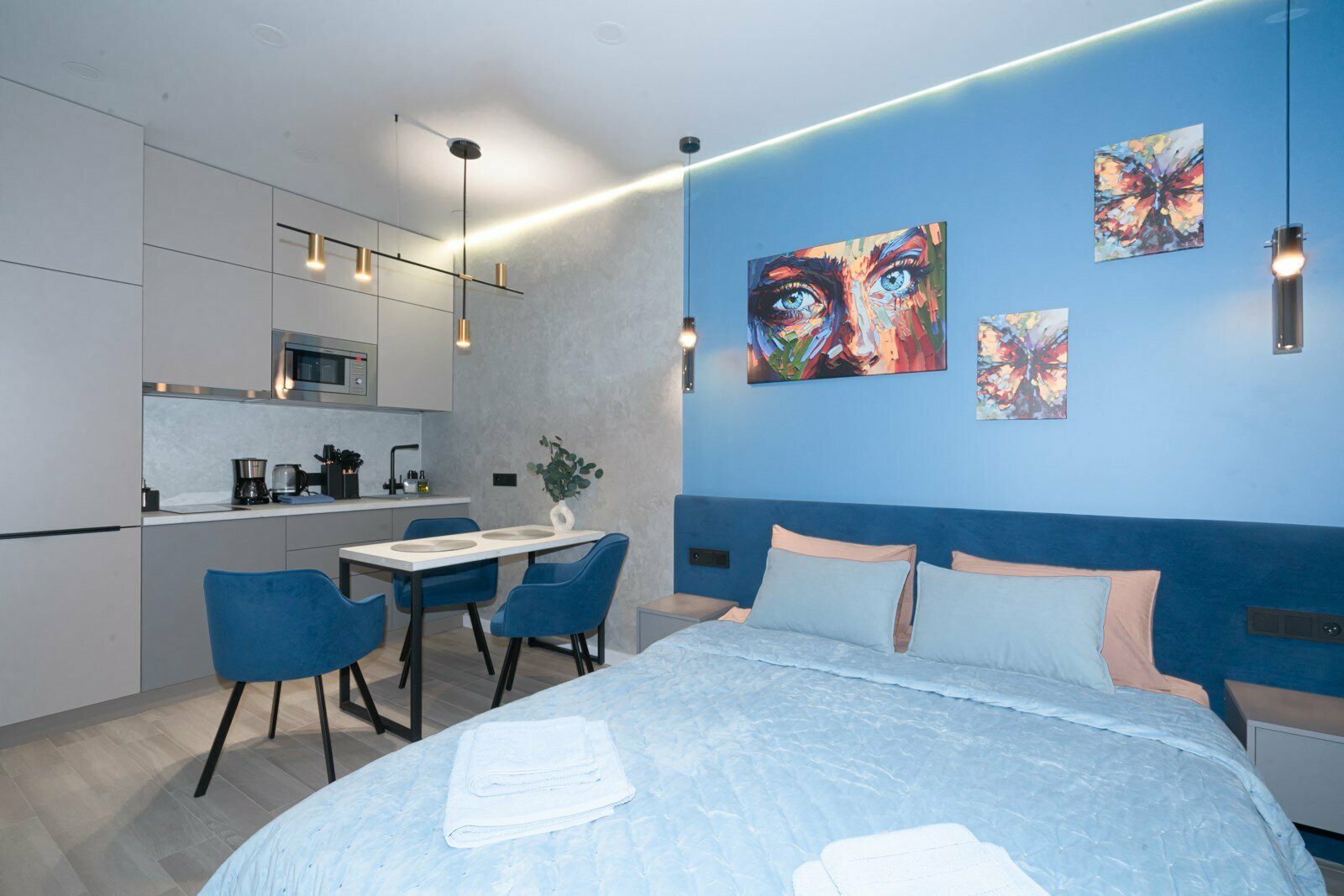 Дизайнерская студия LS-ART-CRYSTAL BLUE кристально синее небо в Алуште - вид на море с 13 этажа