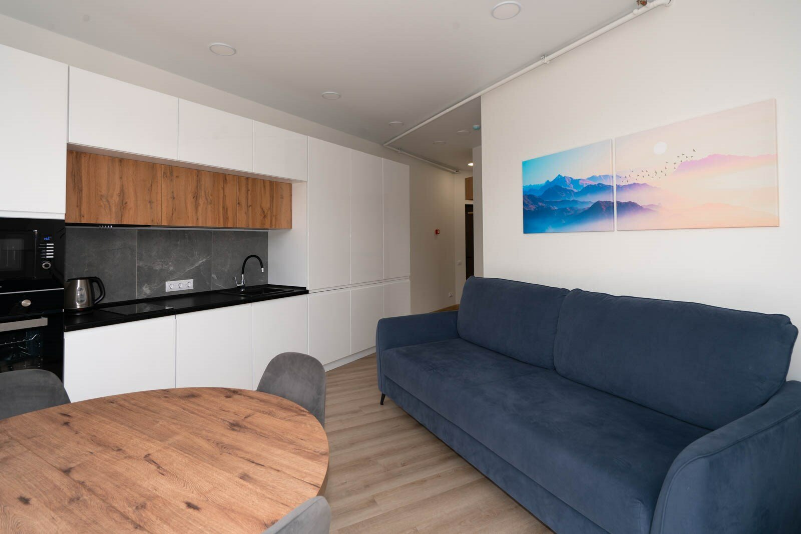 Апартаменты с отдельной спальней LS-DEEP FOREST крымские ландшафты в Алуште - вид на горы и город с 3 этажа