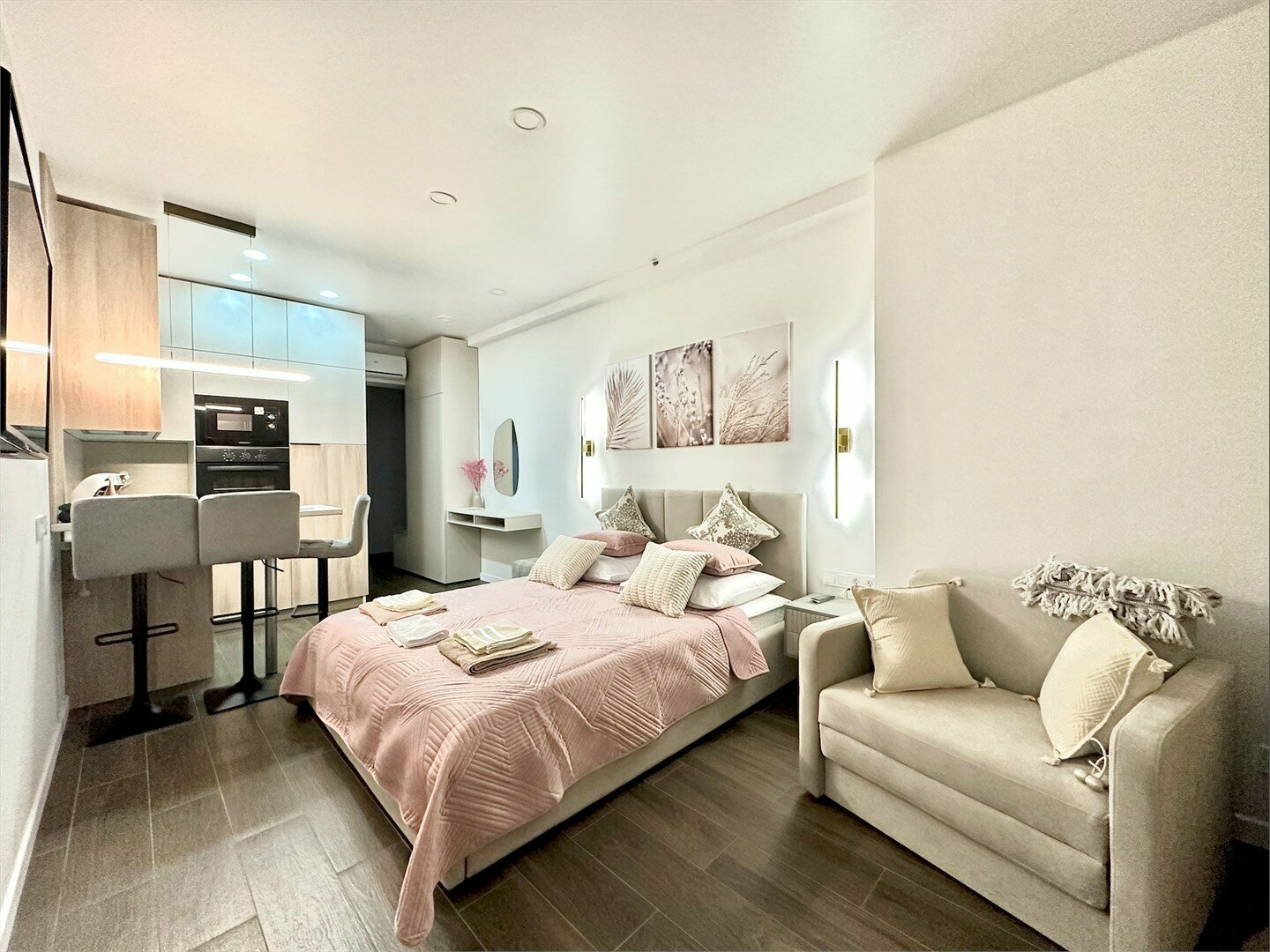 Дизайнерская студия  LS-LUX-SWEET CARAMEL сладкий вкус лета в Алуште - вид на море с 3 этажа