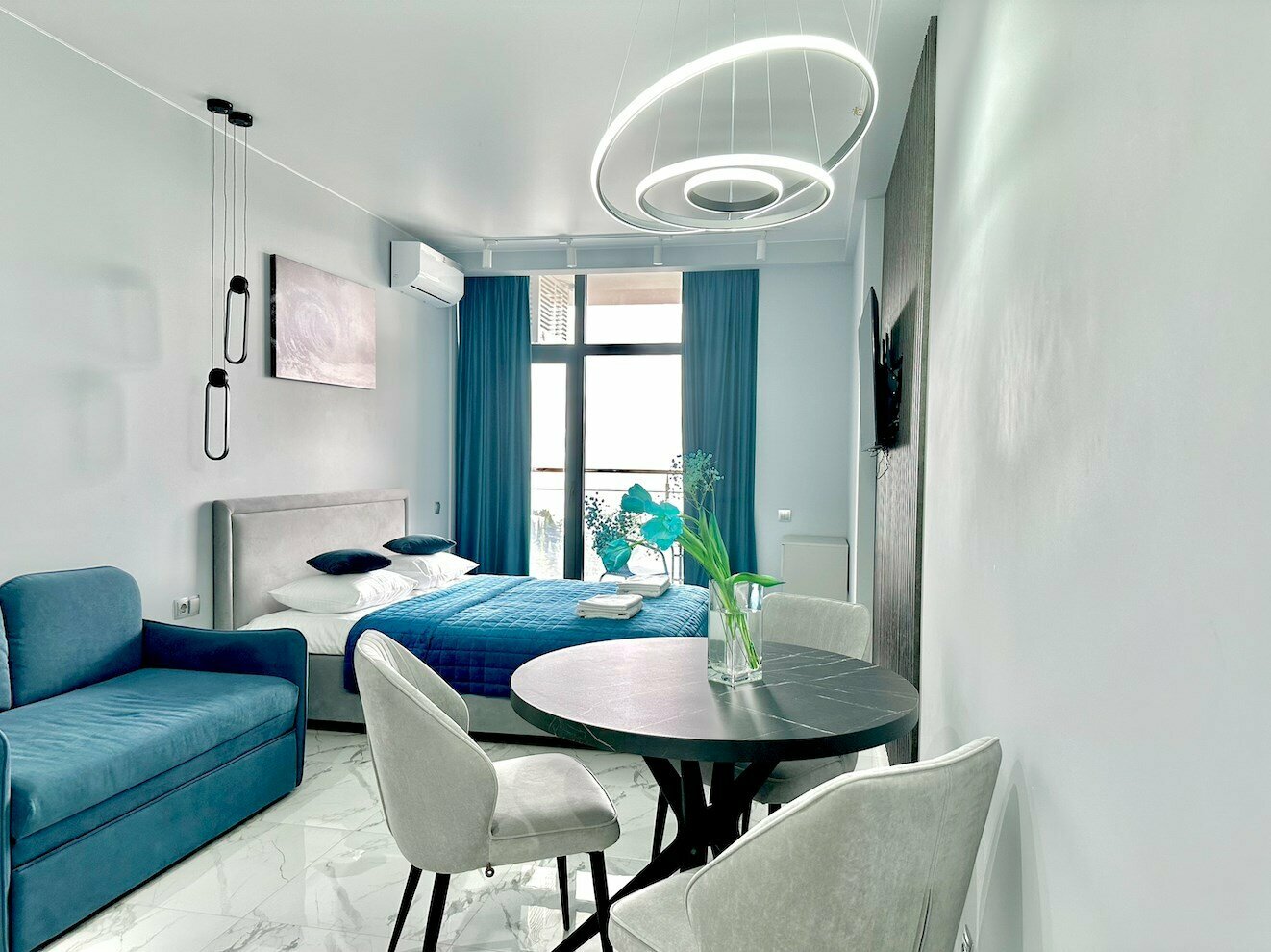 Дизайнерская студия LS-BLUE CURACAO горько-сладкий вкус  лета в Алуште - вид на море с 3 этажа