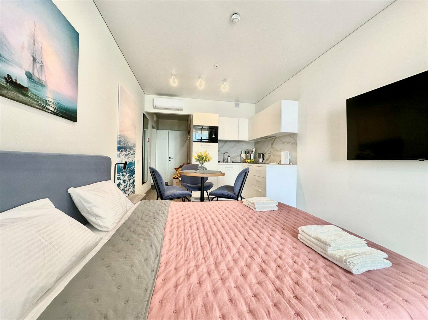 Дизайнерская студия LS-COOL LEMONADE освежающий вкус лимонада в Алуште - вид на море с 6 этажа