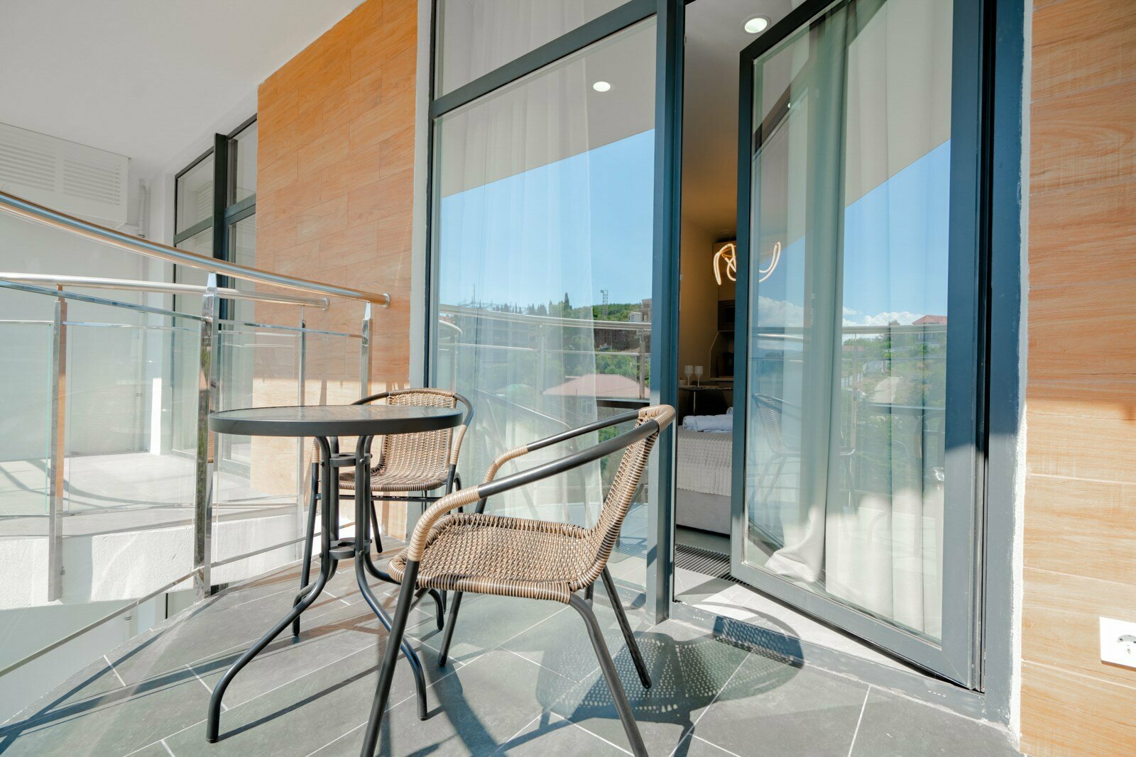 Дизайнерская студия LS- SUMMER EMOTIONS нежные эмоции лета в Алуште - вид на горы с 4 этажа