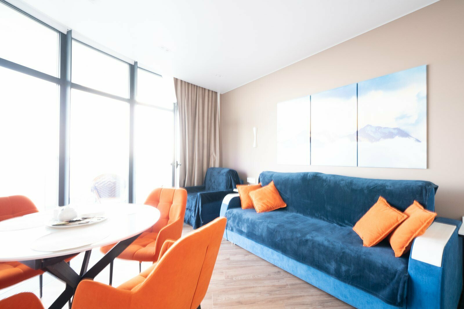 Апартаменты с отдельной спальней LS-LUX-ORANGE в cочных оттенках лета в Алуште - лучший вид на море с 14 этажа