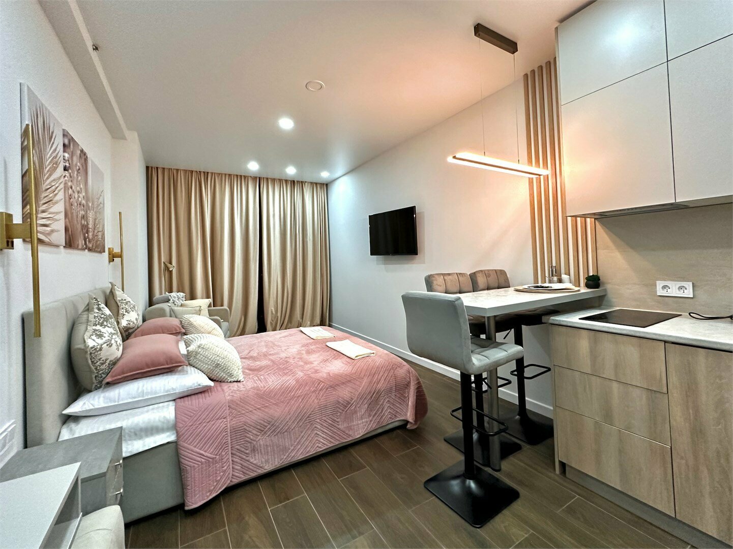 Дизайнерская студия  LS-LUX-SWEET CARAMEL сладкий вкус лета в Алуште - вид на море с 3 этажа