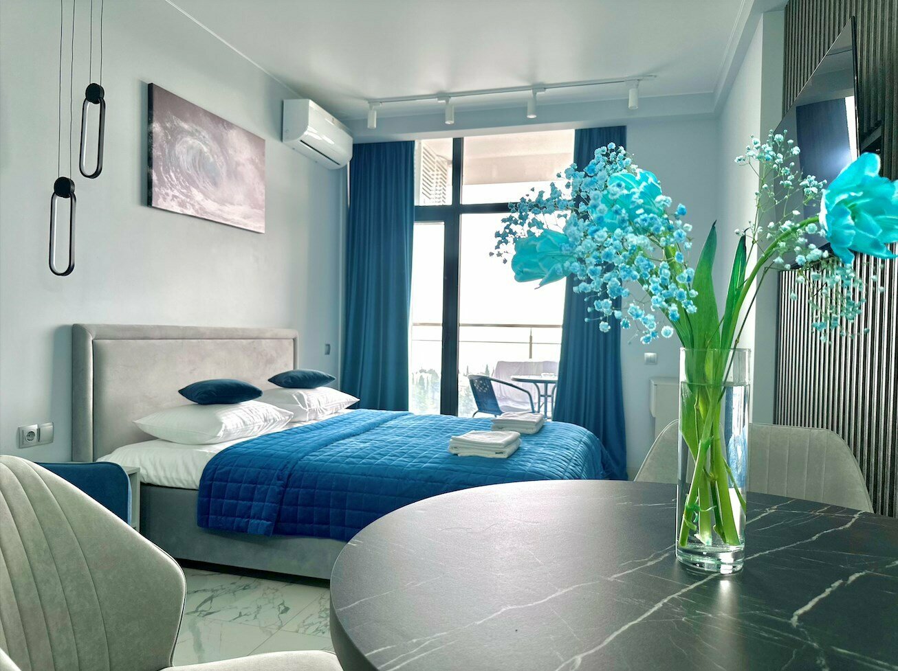 Дизайнерская студия LS-BLUE CURACAO горько-сладкий вкус  лета в Алуште - вид на море с 3 этажа