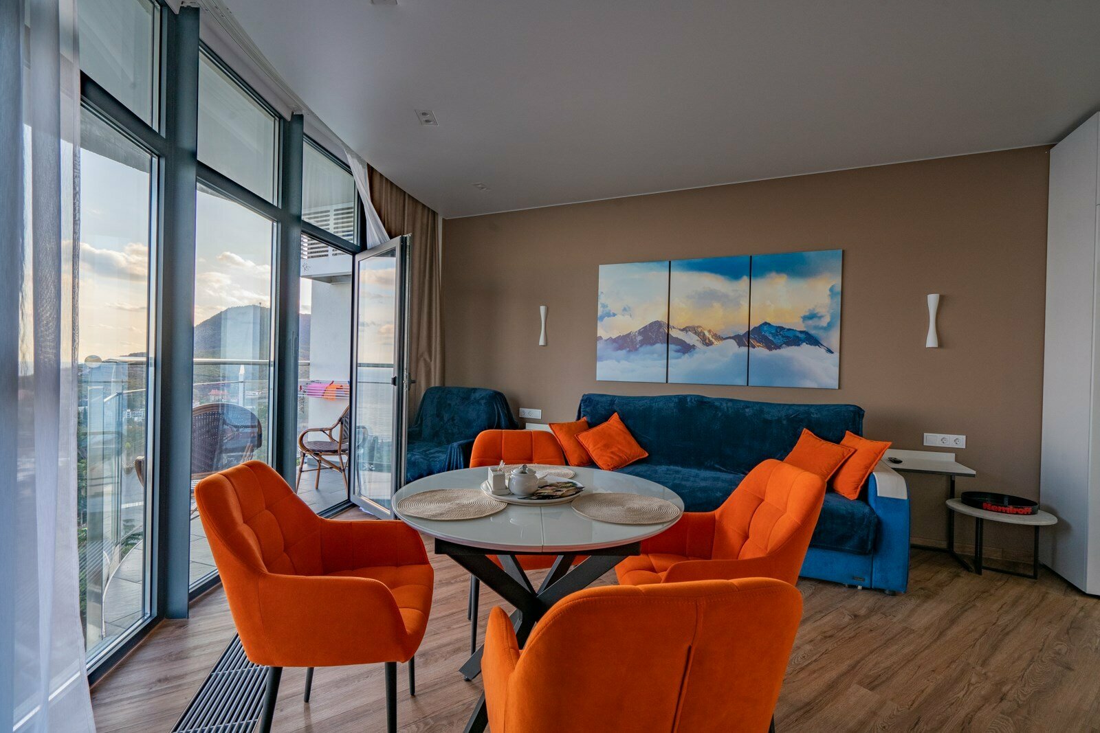 Апартаменты с отдельной спальней LS-LUX-ORANGE в cочных оттенках лета в Алуште - лучший вид на море с 14 этажа