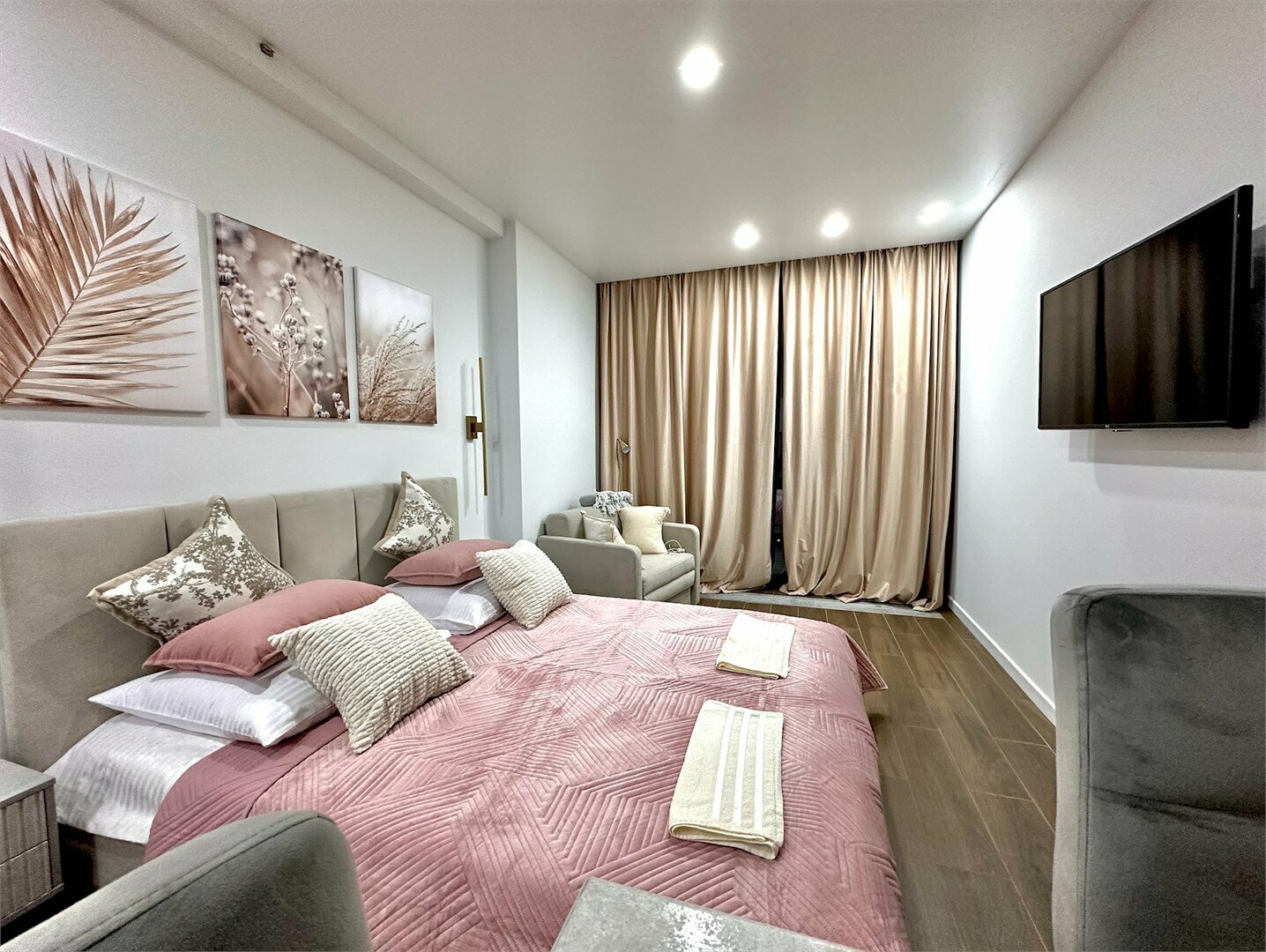 Дизайнерская студия  LS-LUX-SWEET CARAMEL сладкий вкус лета в Алуште - вид на море с 3 этажа