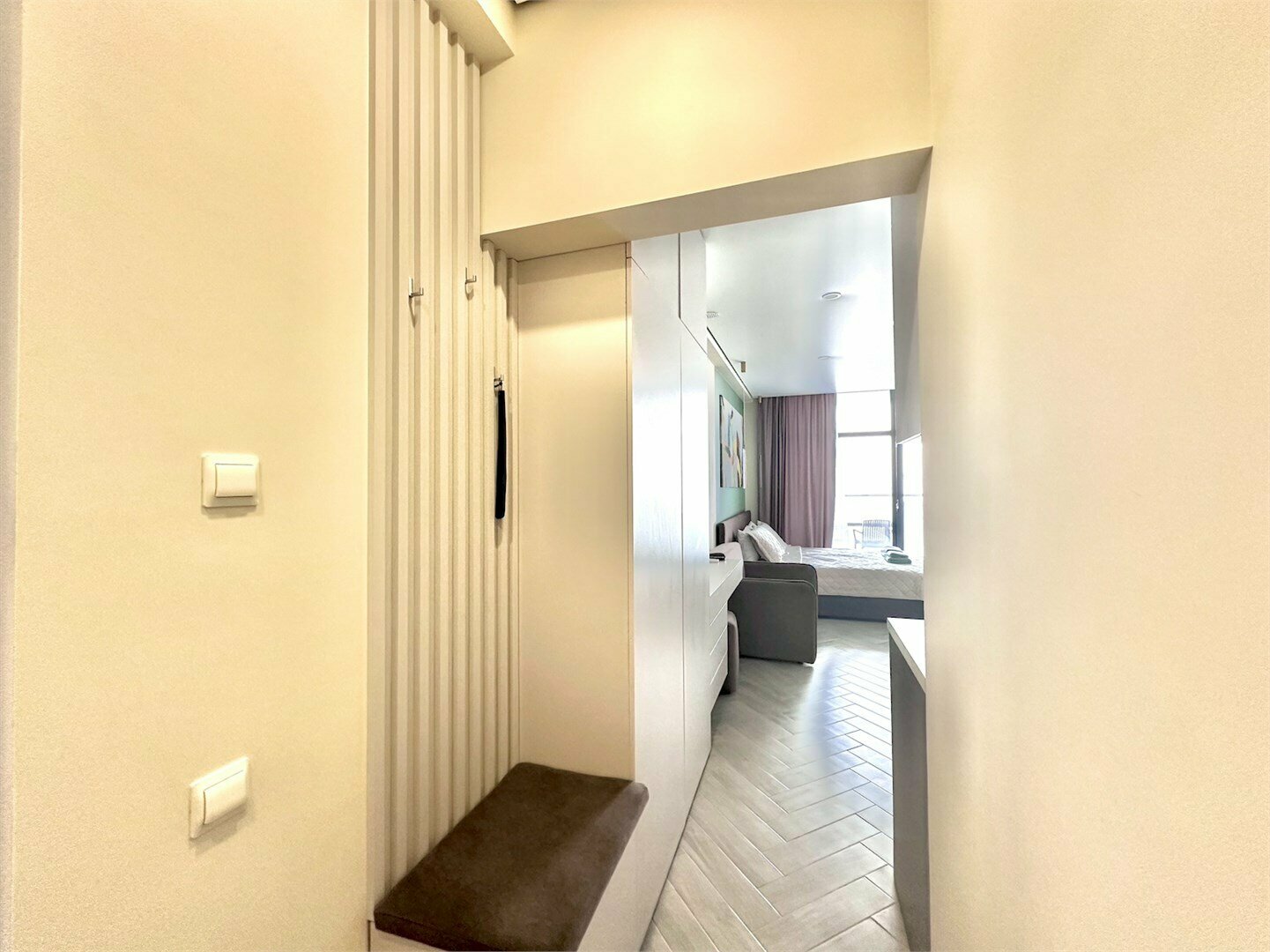 Дизайнерская студия LS-ART-OLIVE в оливковых оттенках лета в Алуште - вид на море с 13 этажа