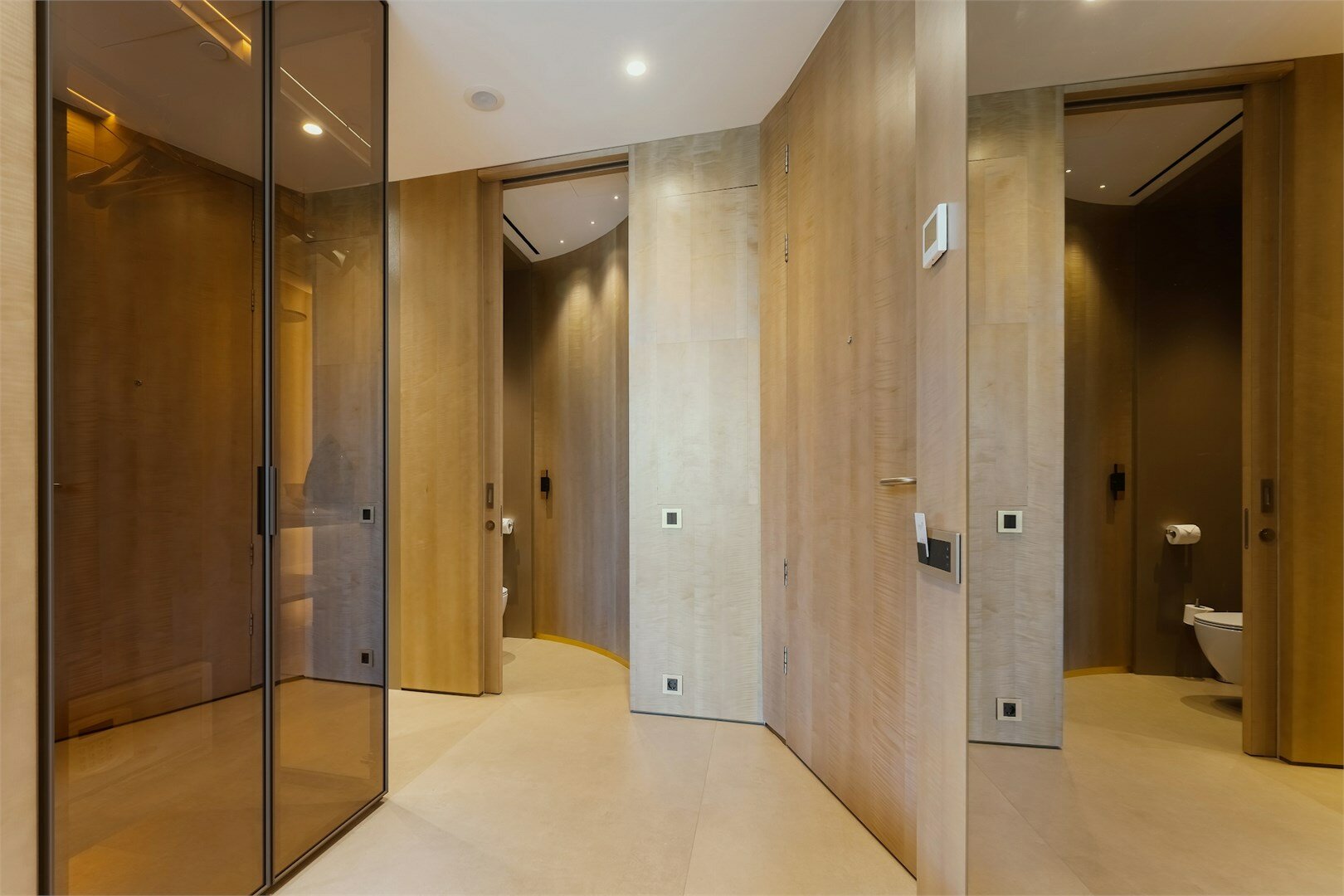 Делюкс Шарм Прайм с видом на горы/сад (одна кровать | размещение на 6-м этаже)