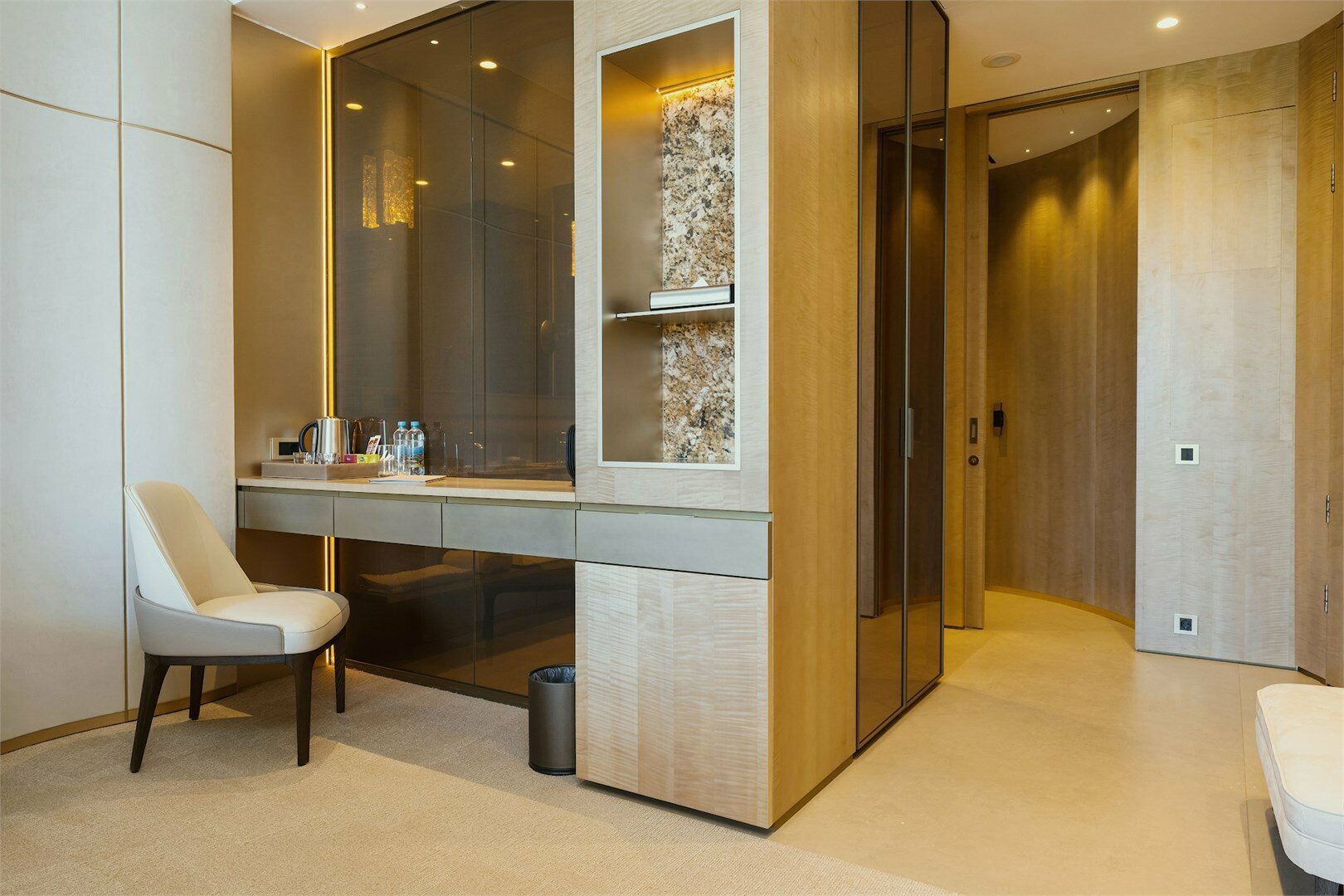 Делюкс Шарм с видом на горы/сад (одна кровать)