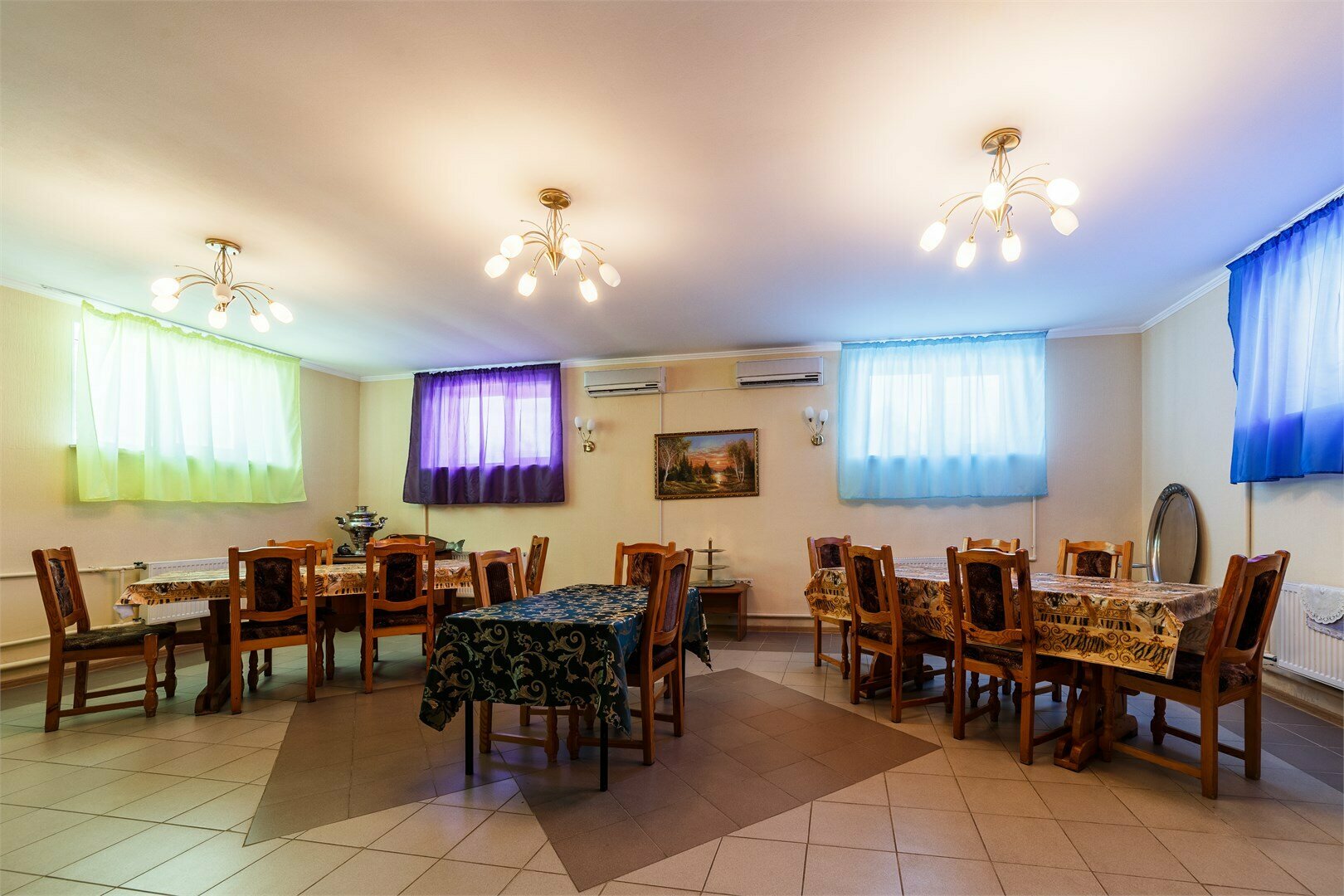 Двухкомнатный люкс с 1 двуспальной и 2 раздельными кроватями