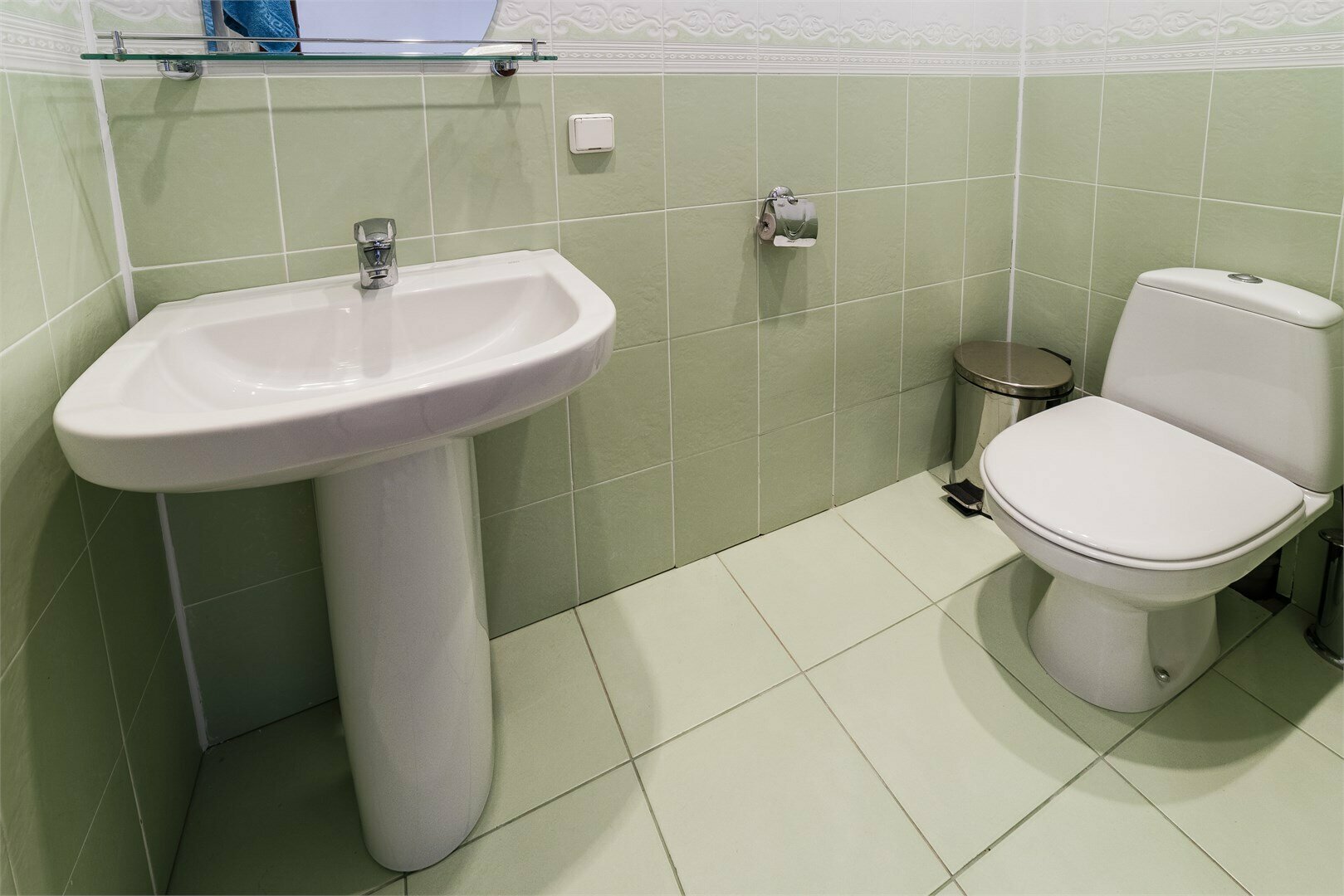 Двухкомнатный люкс с 1 двуспальной и 2 раздельными кроватями