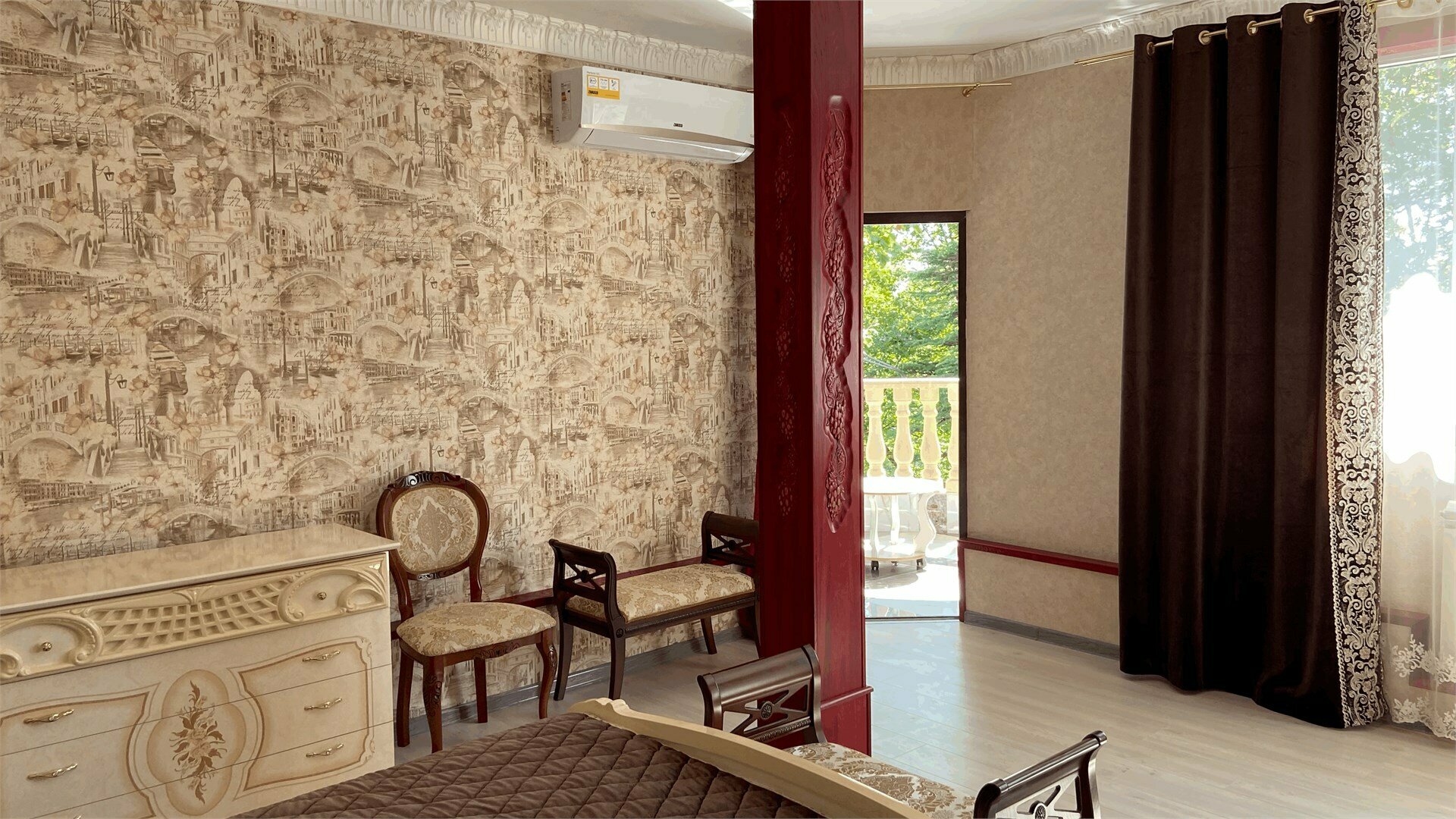 Люкс с балконом