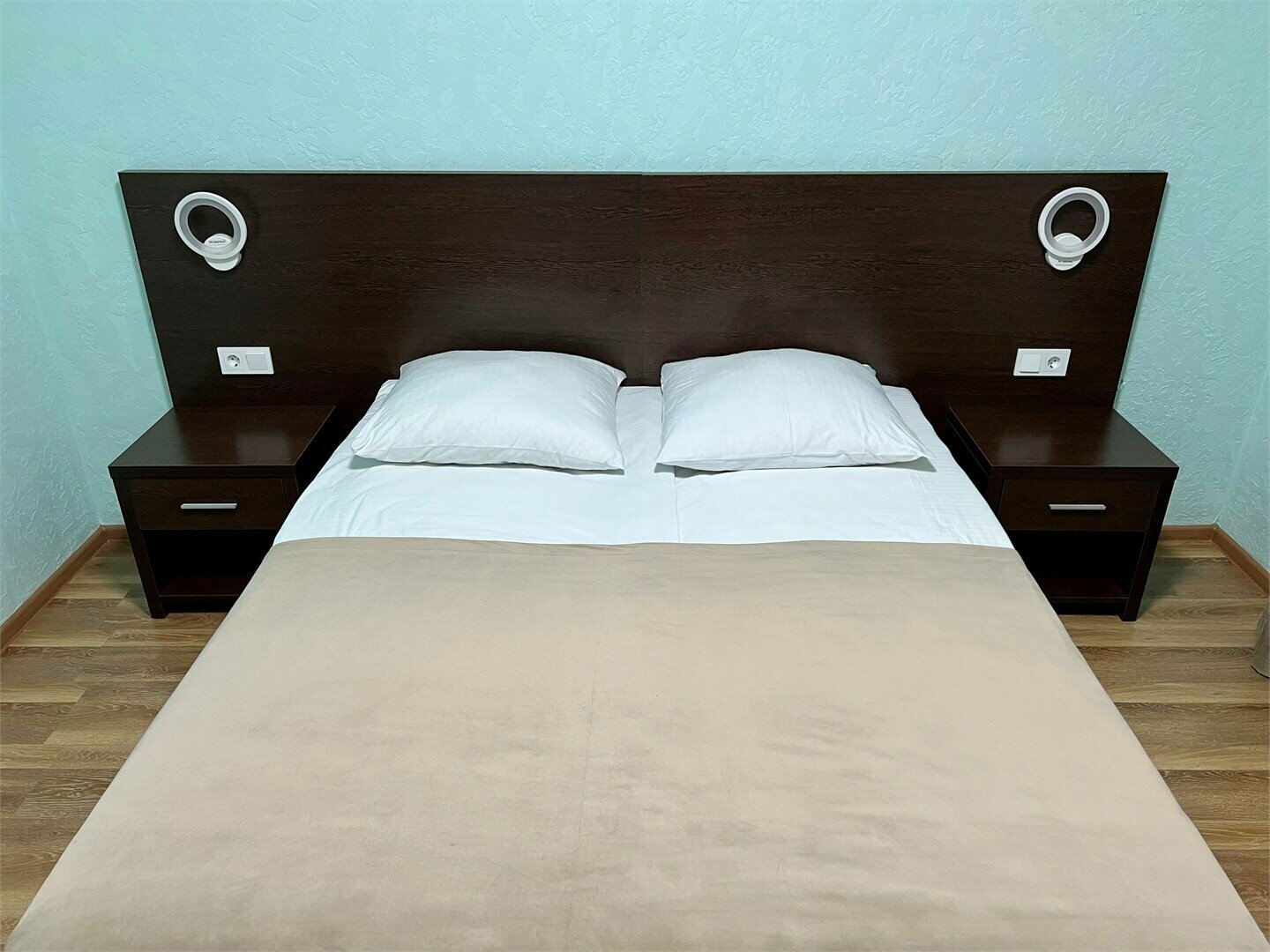 Двухкомнатный четырехместный улучшенный номер с балконом