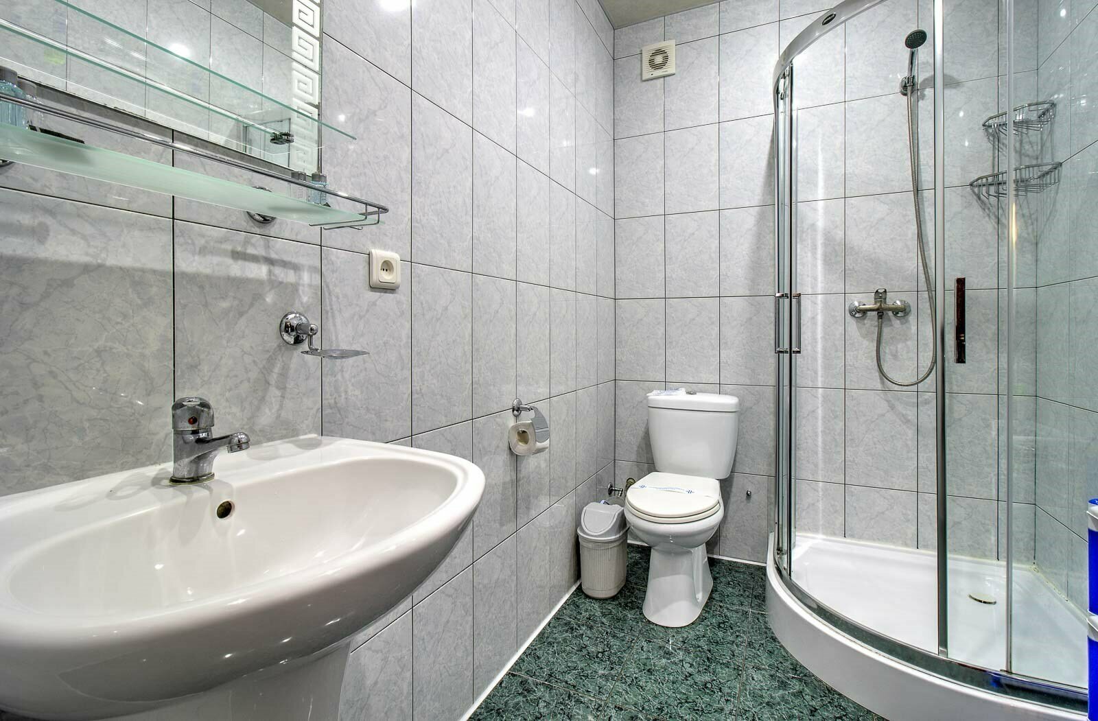 Стандарт Б вид на зеленую зону с балконом