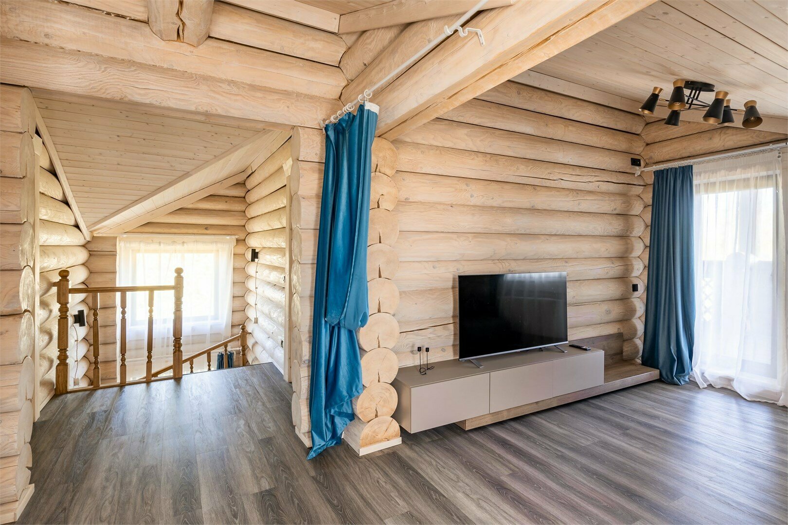 Дом двухэтажный с 3 спальнями и сауной 6+4