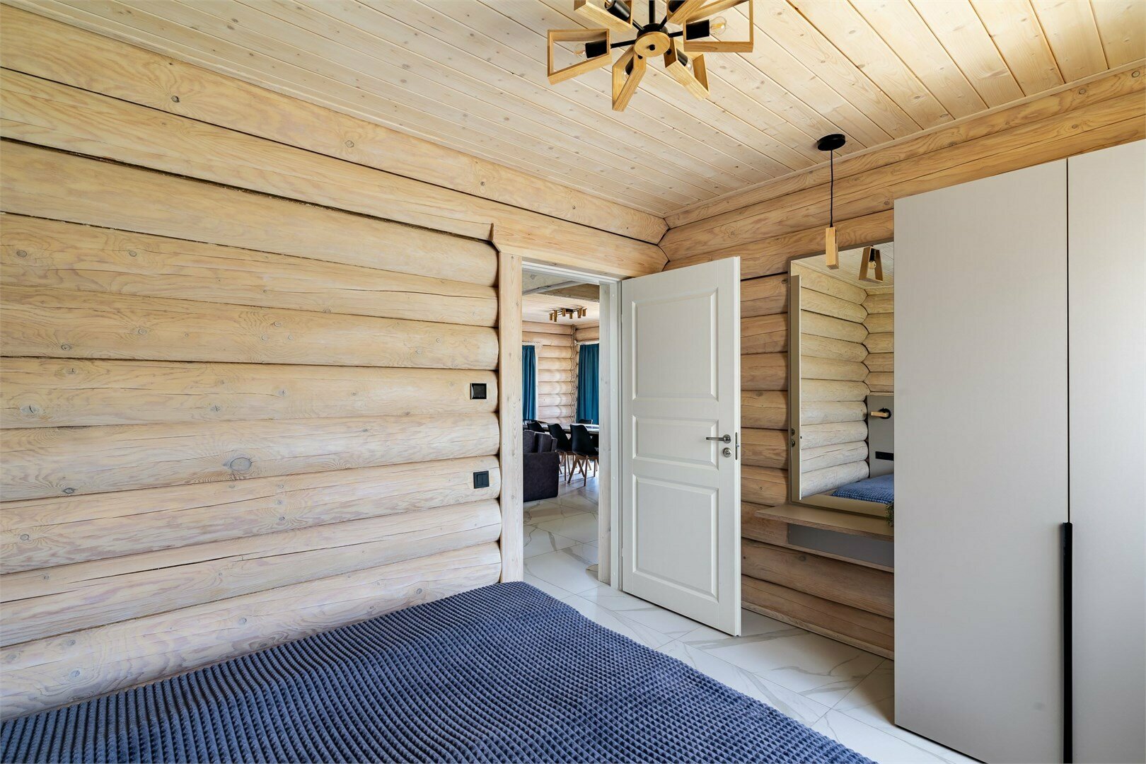 Дом двухэтажный с 3 спальнями и сауной 6+4