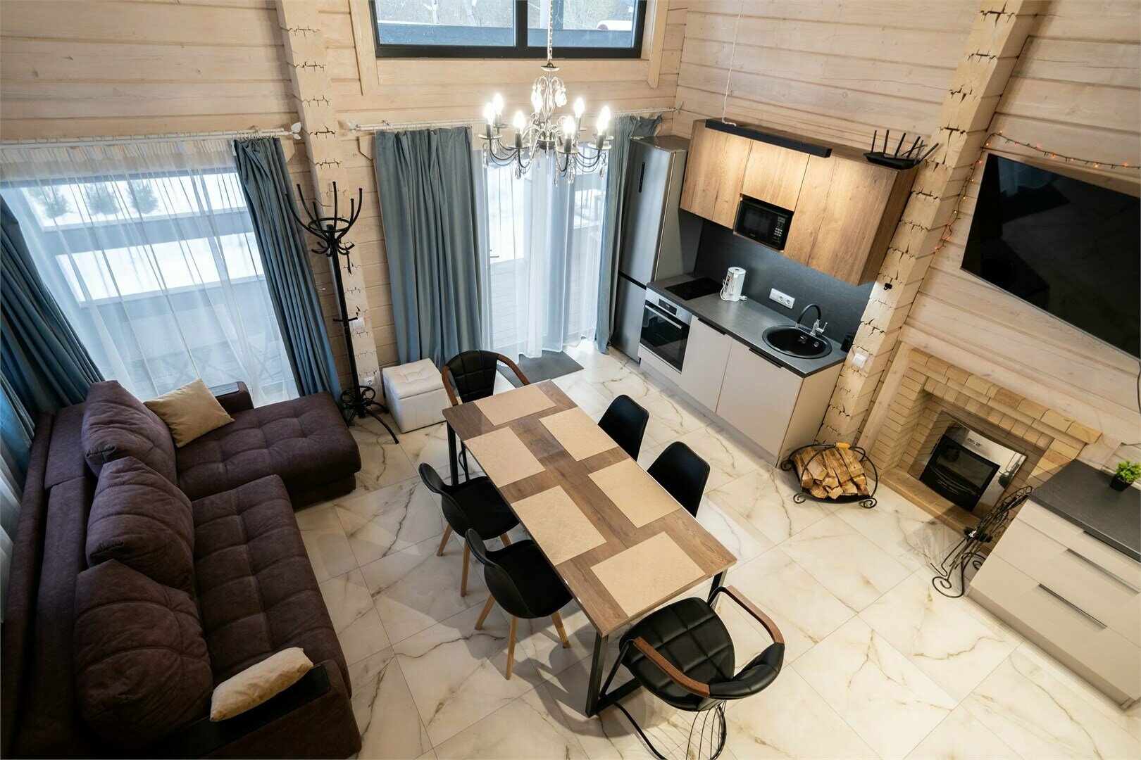 Дом из бруса с 2 спальнями, камином и баней из осины 4+2