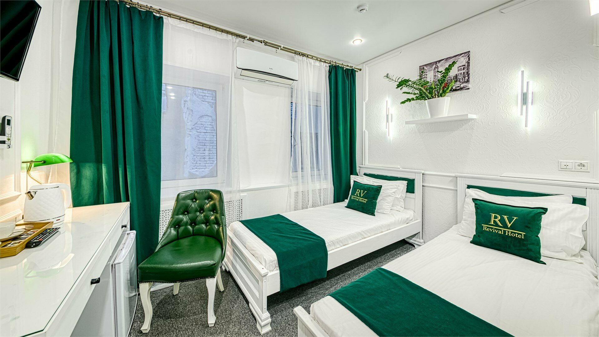 Небольшой номер Улучшенный двухместный с 1 или 2 односпальными кроватями