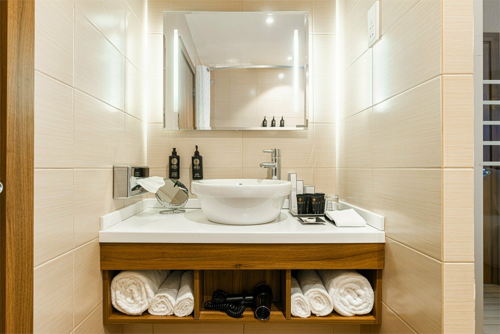 Люкс с панорамным видом на парк и пруд