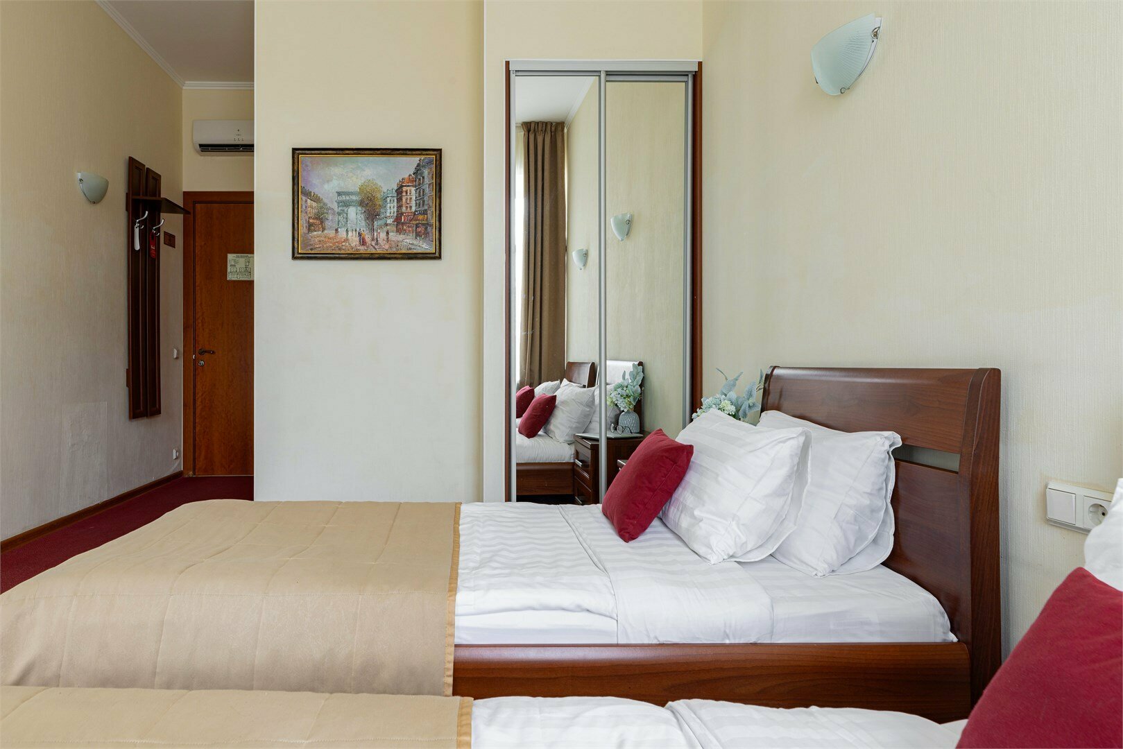 Стандарт с 2 раздельными кроватями и видом на Рубинштейна или во двор