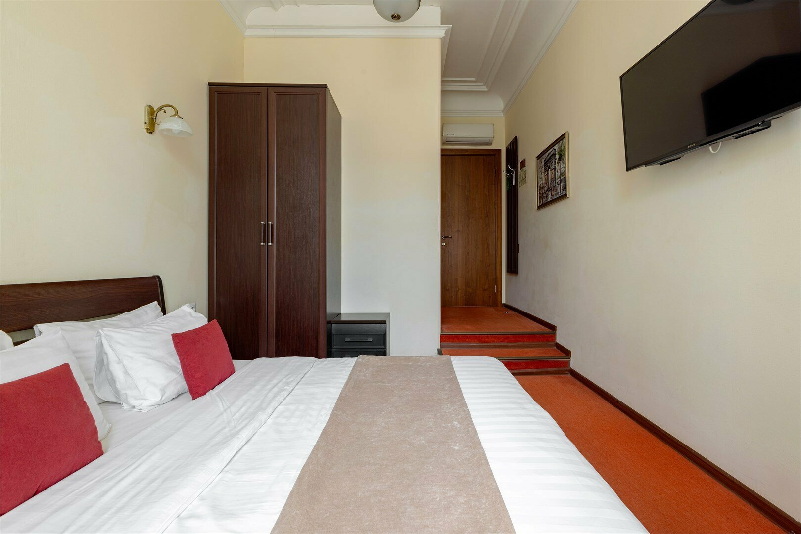 Стандарт с 1 кроватью, вид на Рубинштейна или во двор