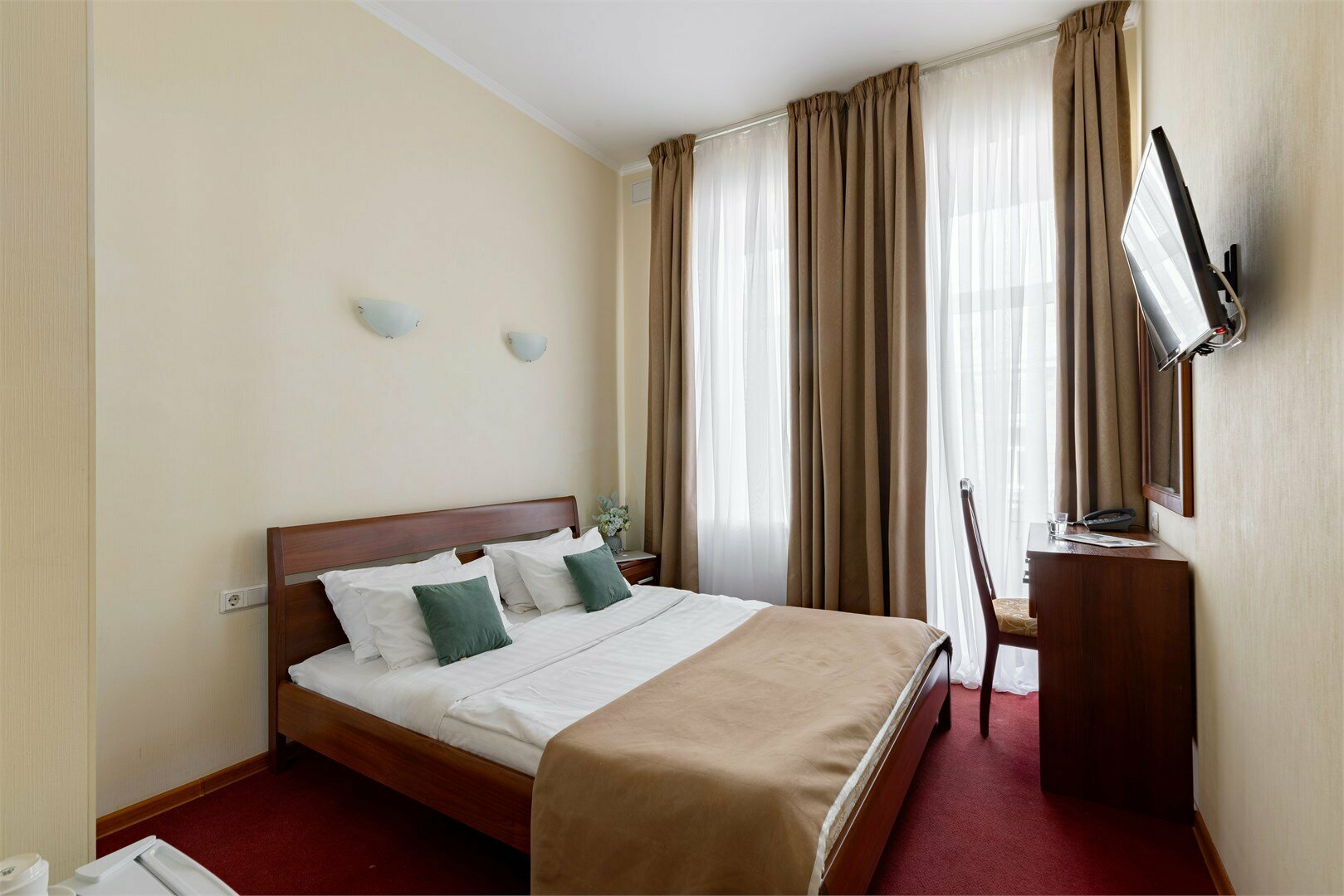 Эконом с 1 кроватью, балконом и видом на улицу Рубинштейна