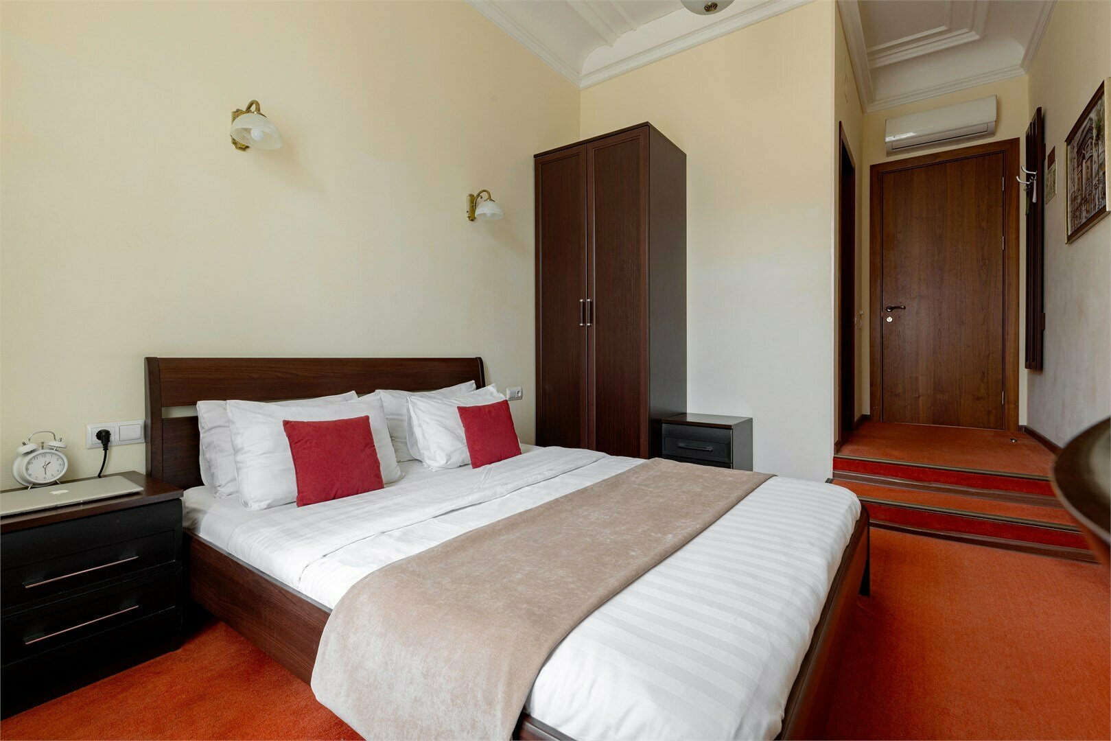 Стандарт с 1 кроватью, вид на Рубинштейна или во двор