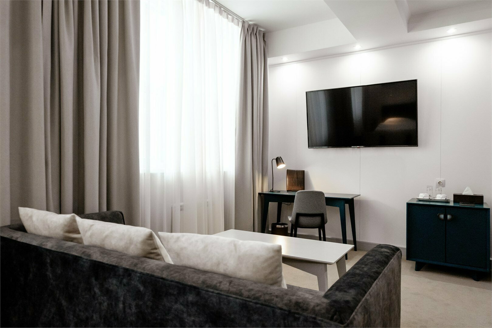 Джуниор Сюит