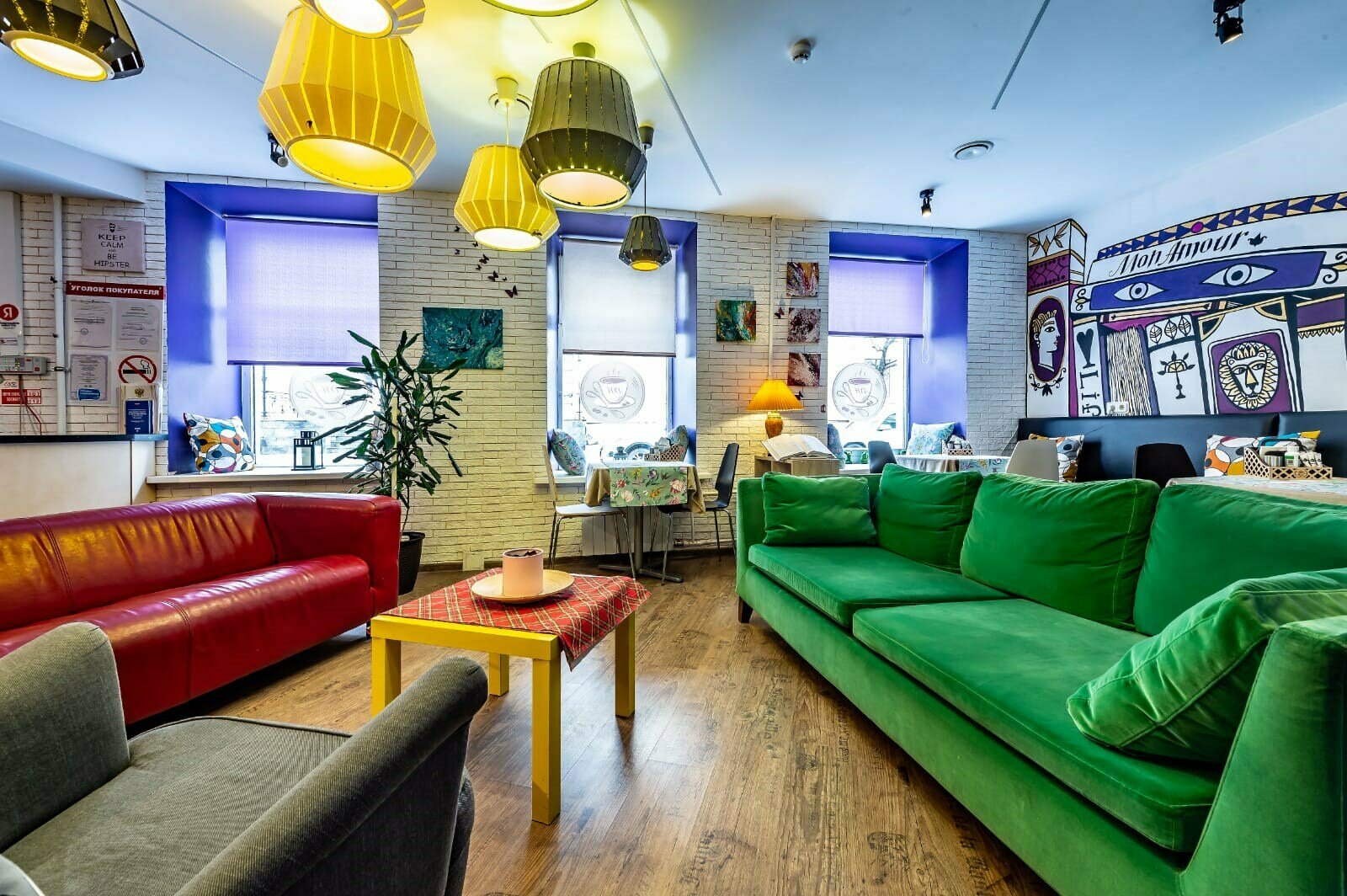 Бюджет 15м2 . Туалетная комната общая на 3 номера.